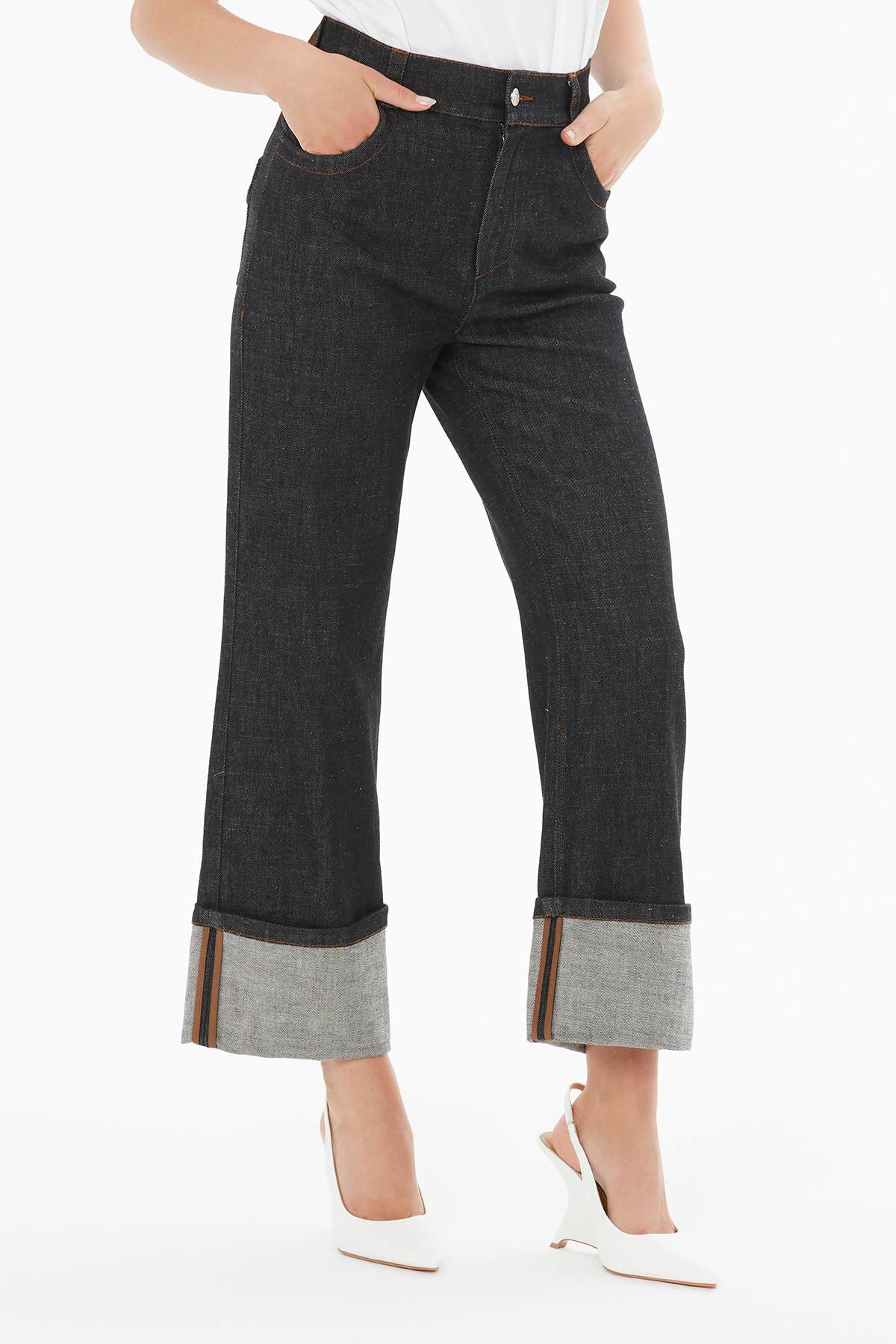 Paça Katlama Detaylı Jean