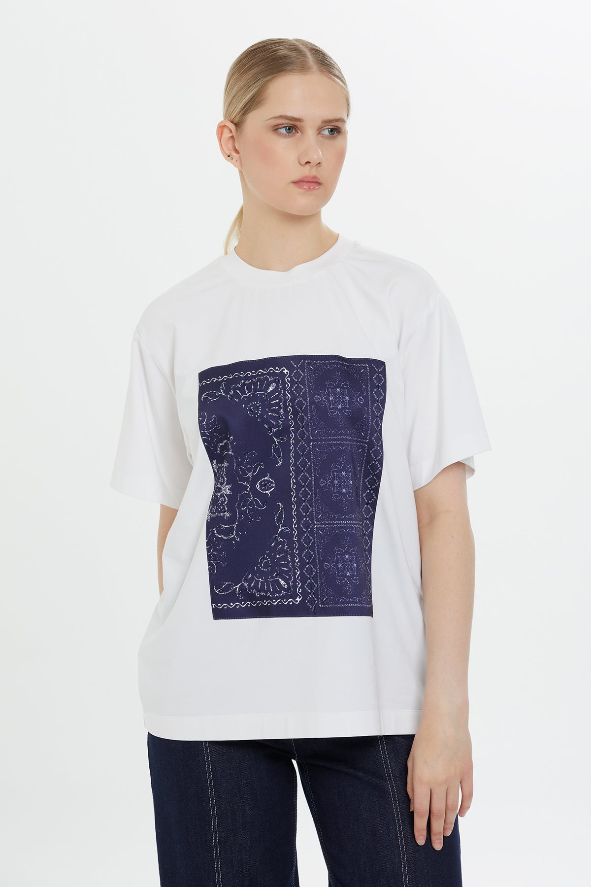 Önü Pano Desenli Garnili Yarım Kollu Klasik T-shirt