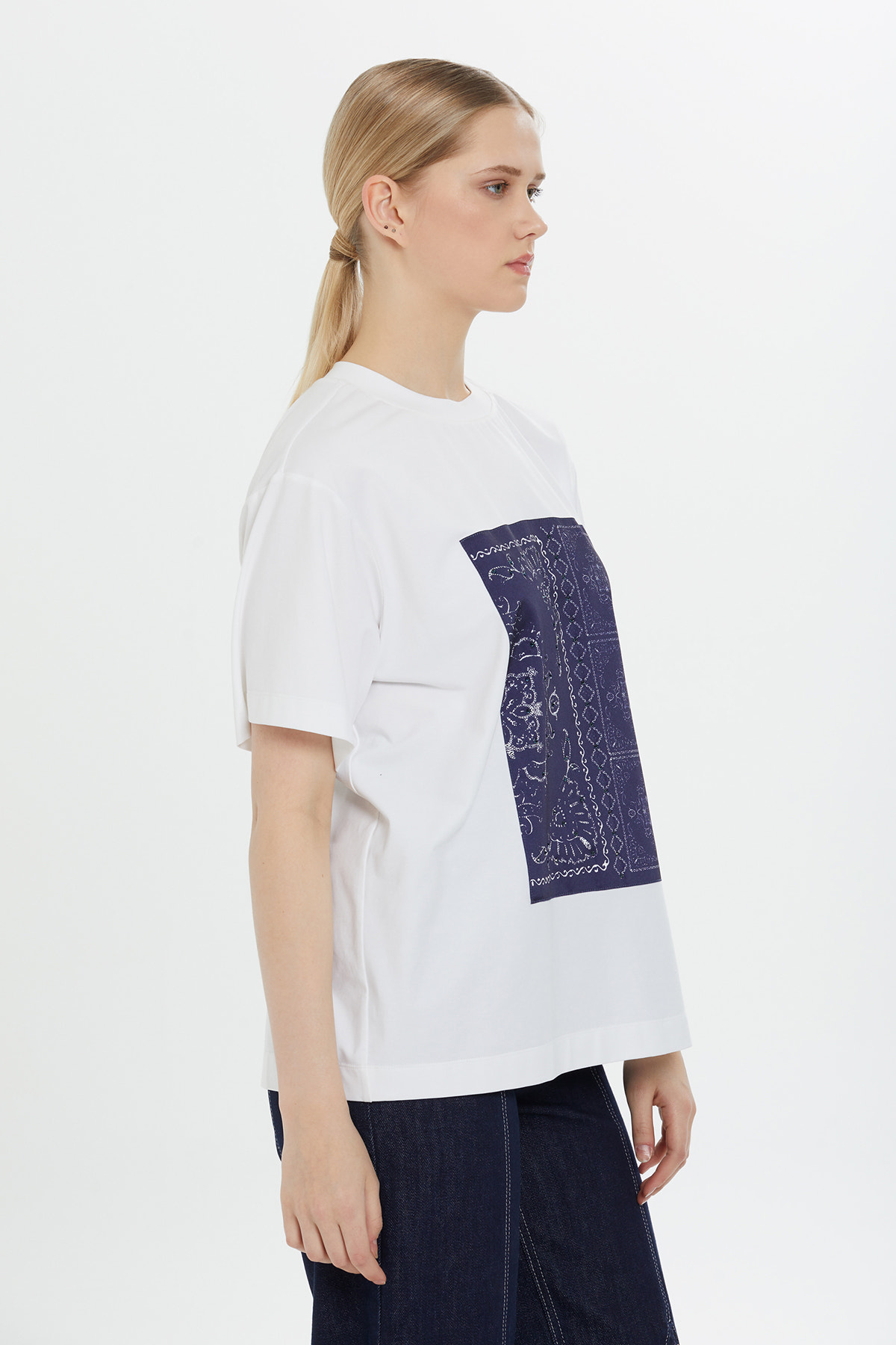 Önü Pano Desenli Garnili Yarım Kollu Klasik T-shirt