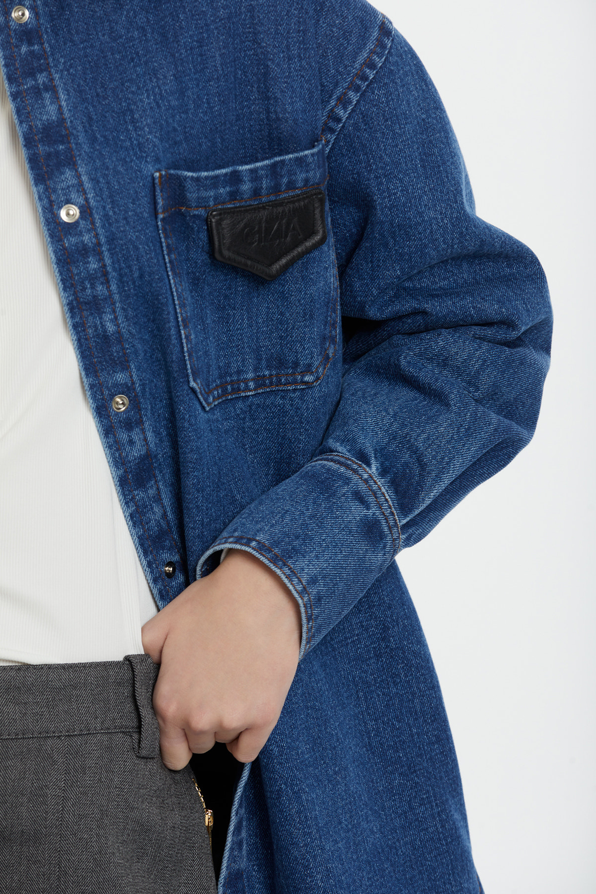 Kontrast Yaka Detaylı Denim Gömlek