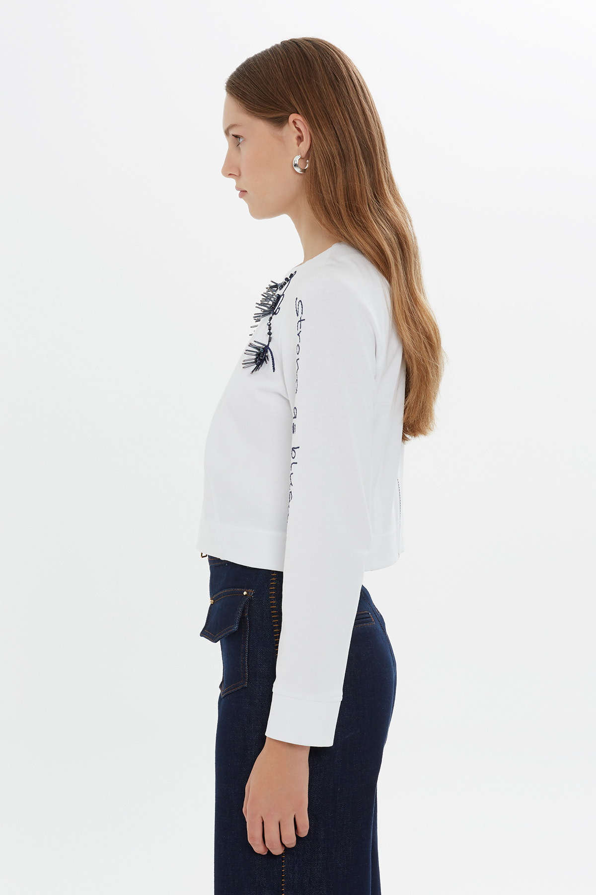 Yaka Ve Koları Nakışlı Boncuk İşlemeli Uzun Kollu T-Shirt