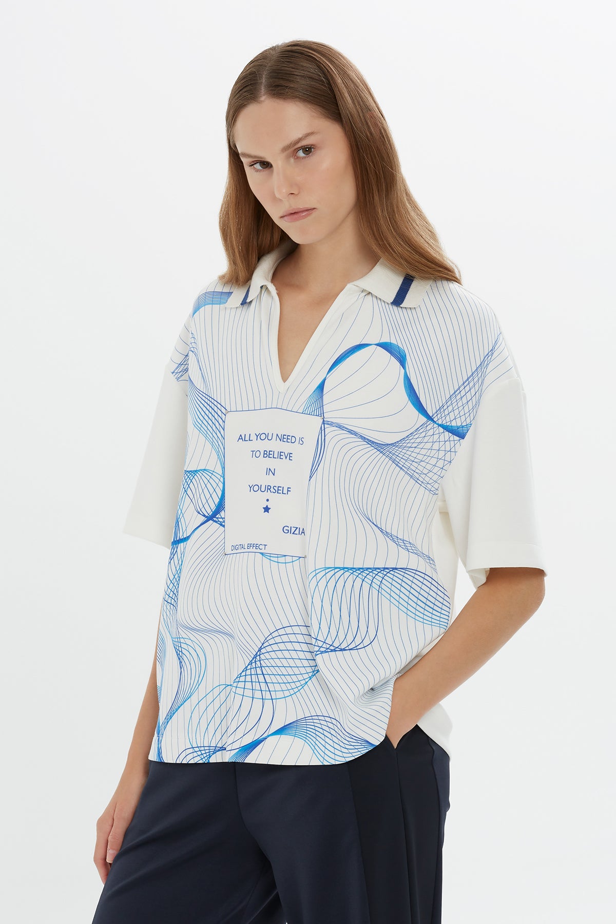 Çizgi Desenli Kısa Kollu V Yaka T-shirt