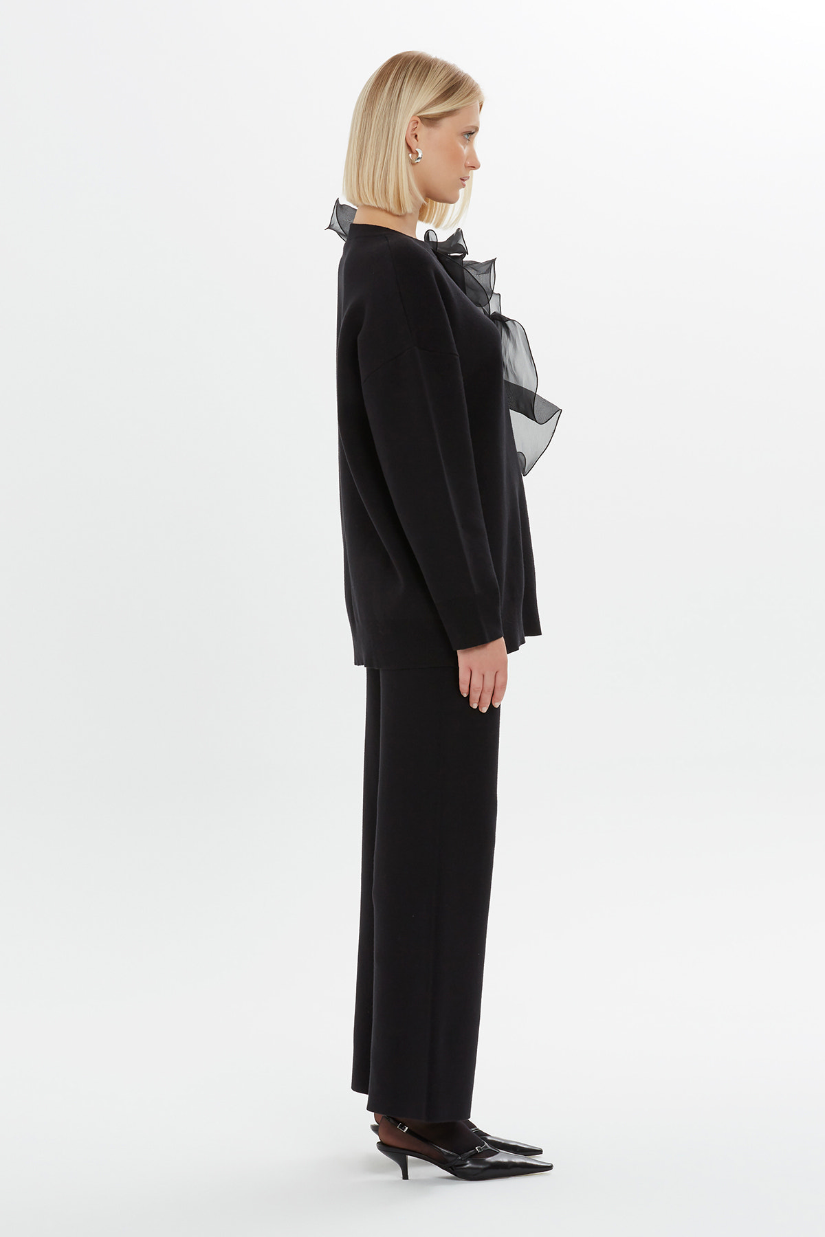 Organze Volan Detaylı Siyah Kazak
