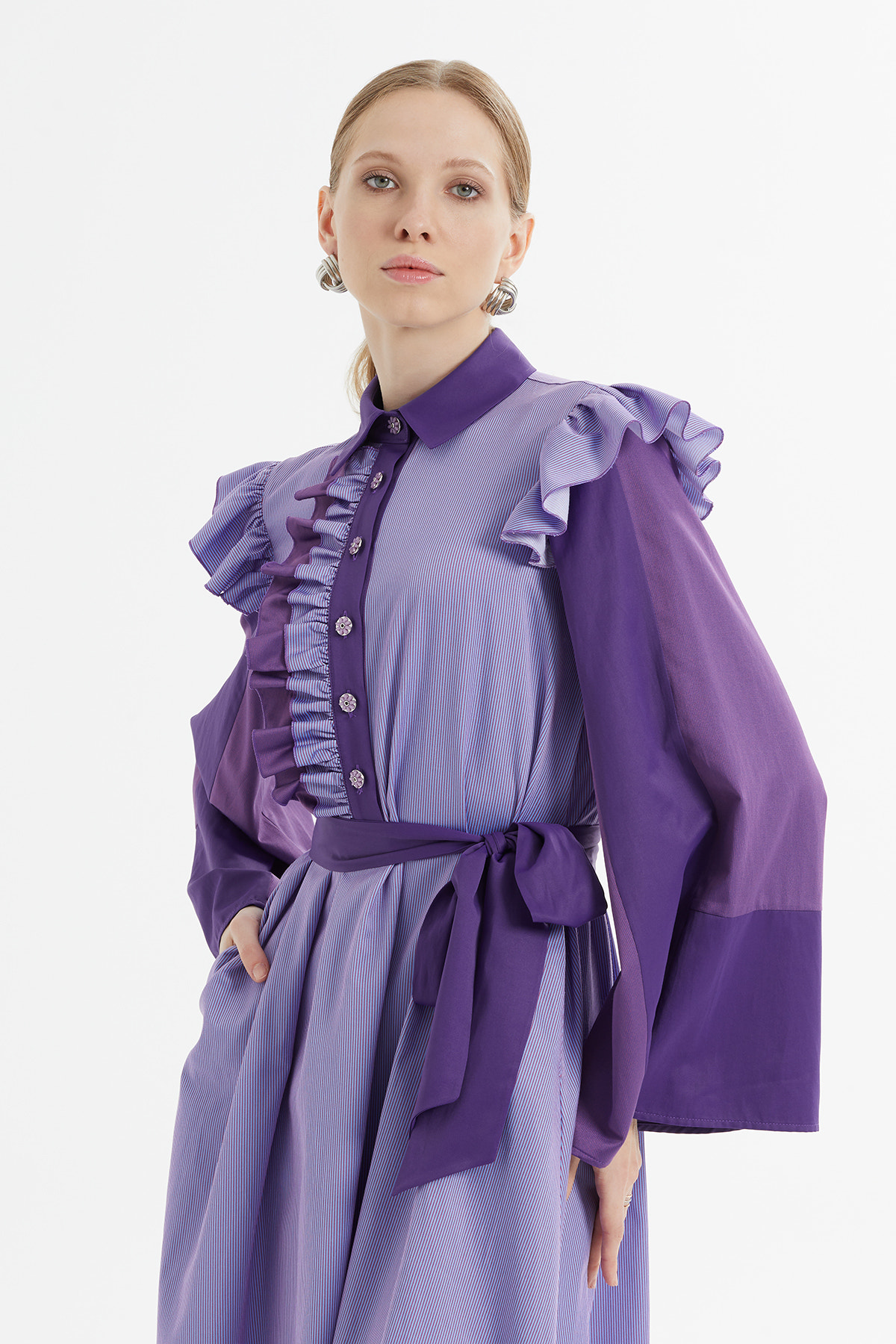 Omzu Fırfırlı Beli Kuşaklı Çizgili Uzun Elbise