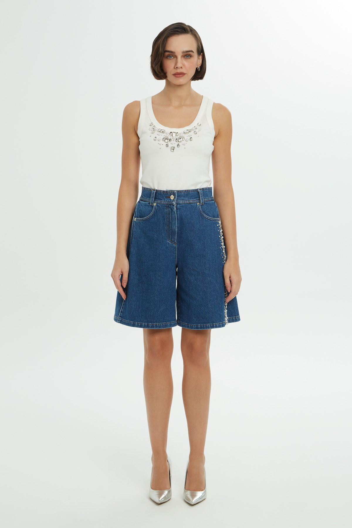 İşleme Detaylı Denim Şort