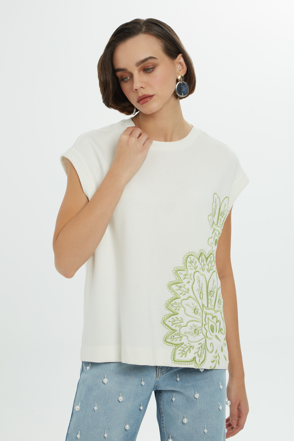 Ön Beden Nakışlı Ve Baskılı T-shirt