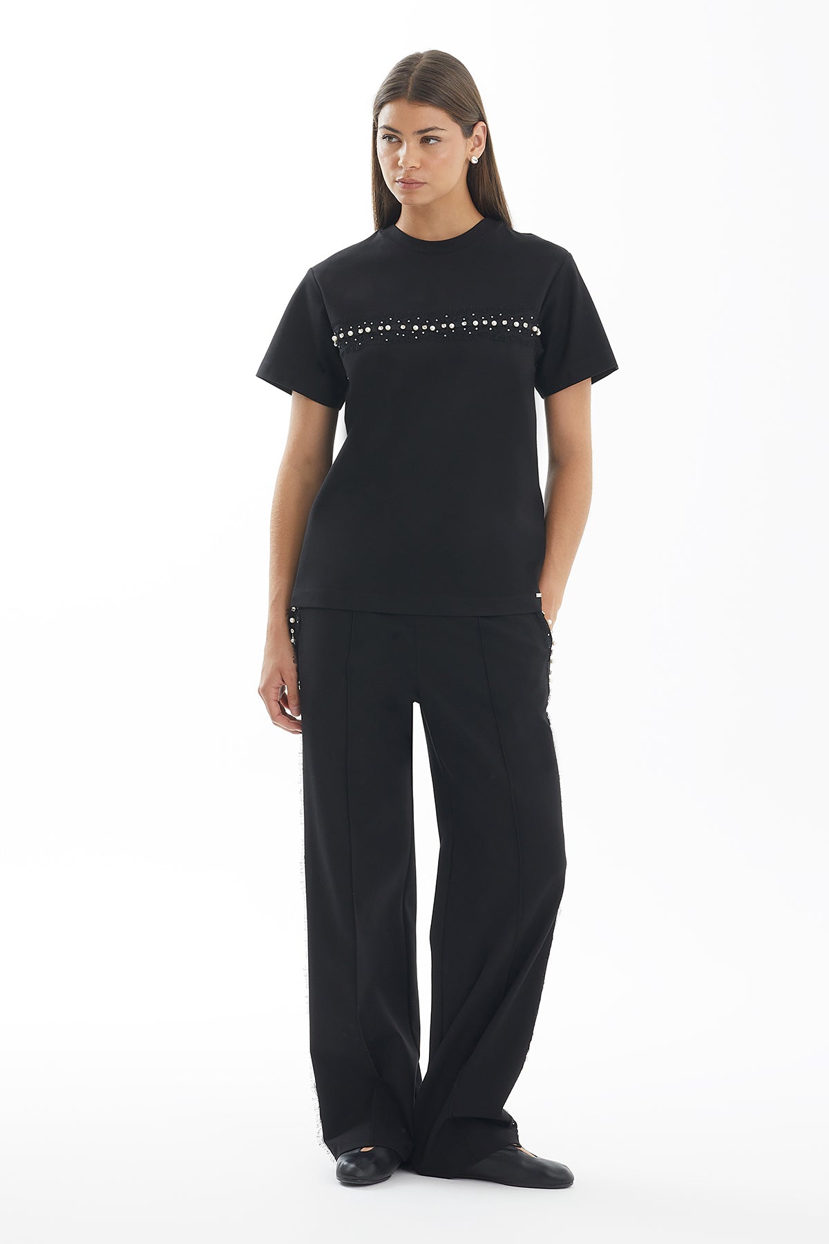 Önü Taş Ve İşleme Detaylı Siyah T-Shirt