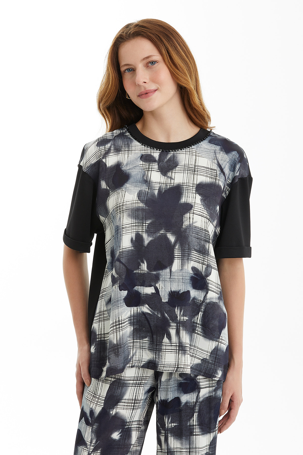 Kontrast Desenli T-Shirt