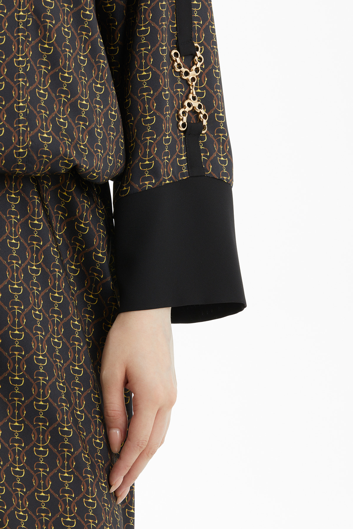 Aksesuar Detaylı Desenli Siyah Etekli Takım