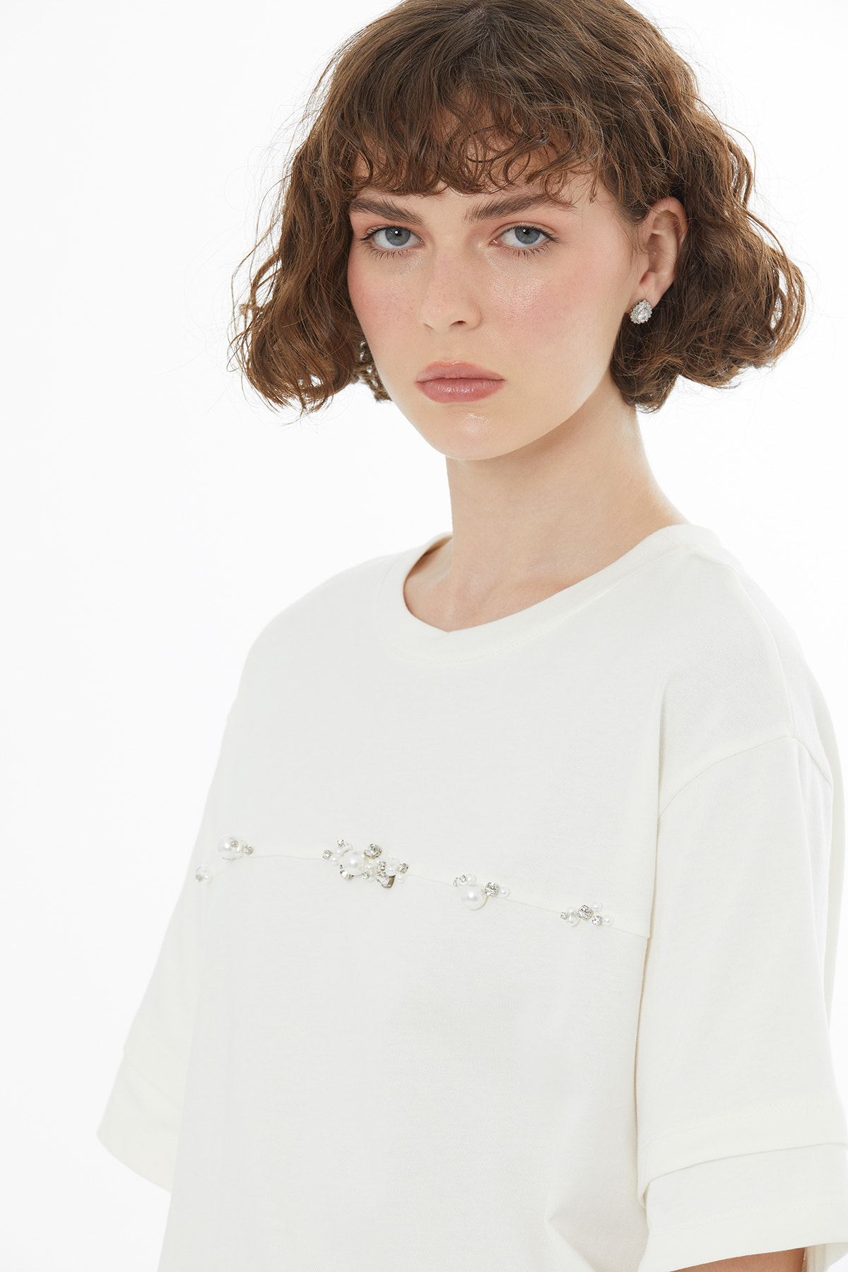 Aksesuar Detaylı Ekru T-Shirt