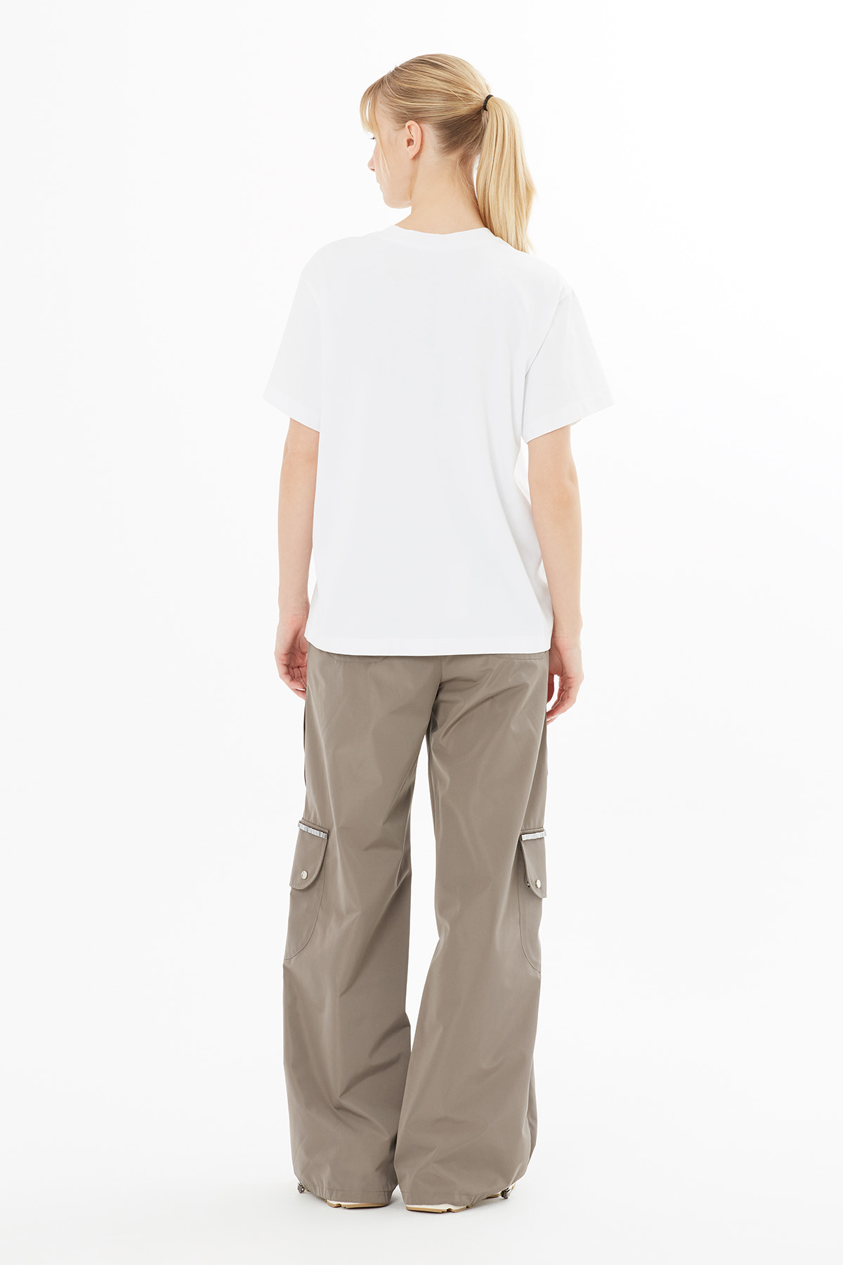 Cep Detayı Aksesuar İşlemeli T-shirt