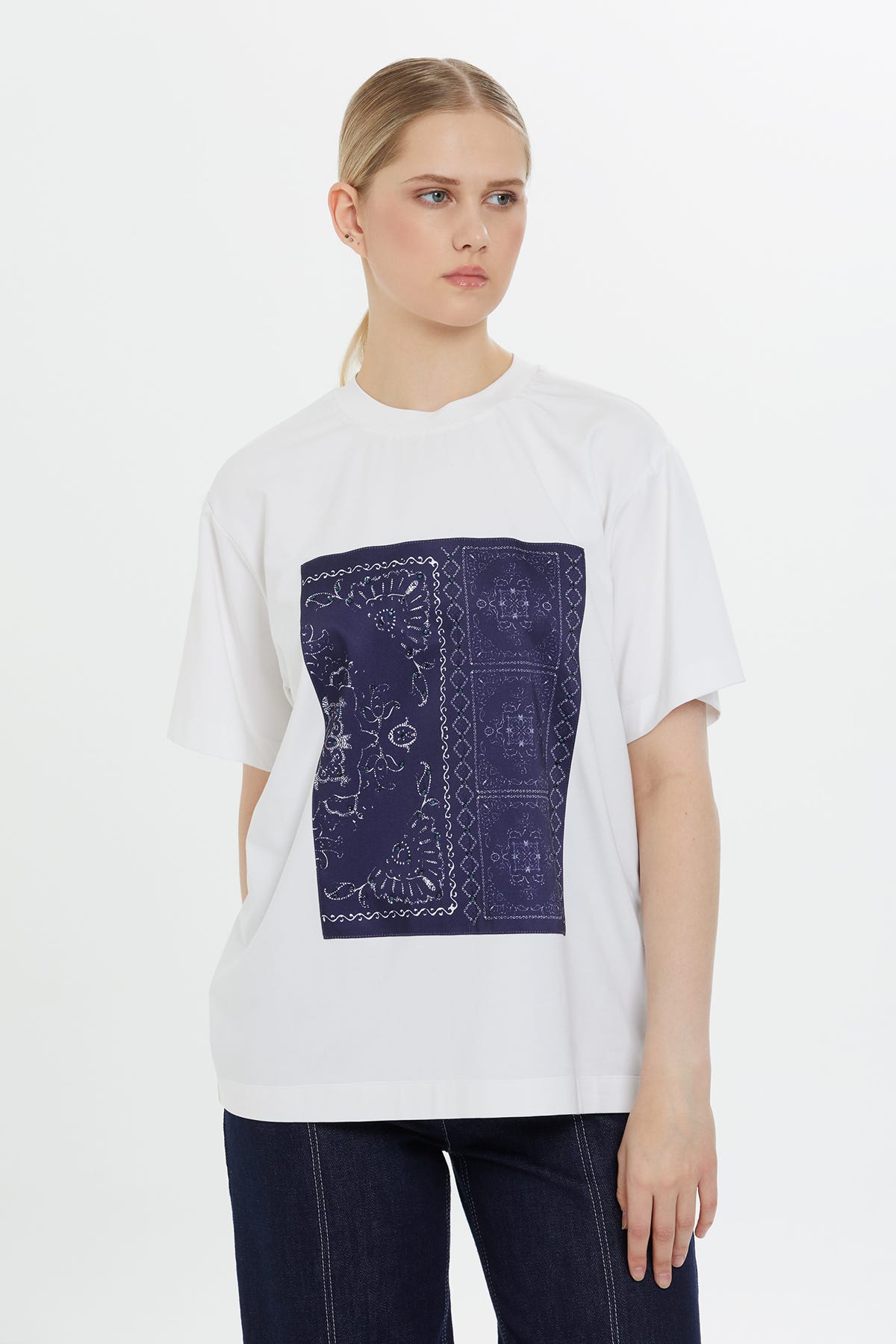 Önü Pano Desenli Garnili Yarım Kollu Klasik T-shirt