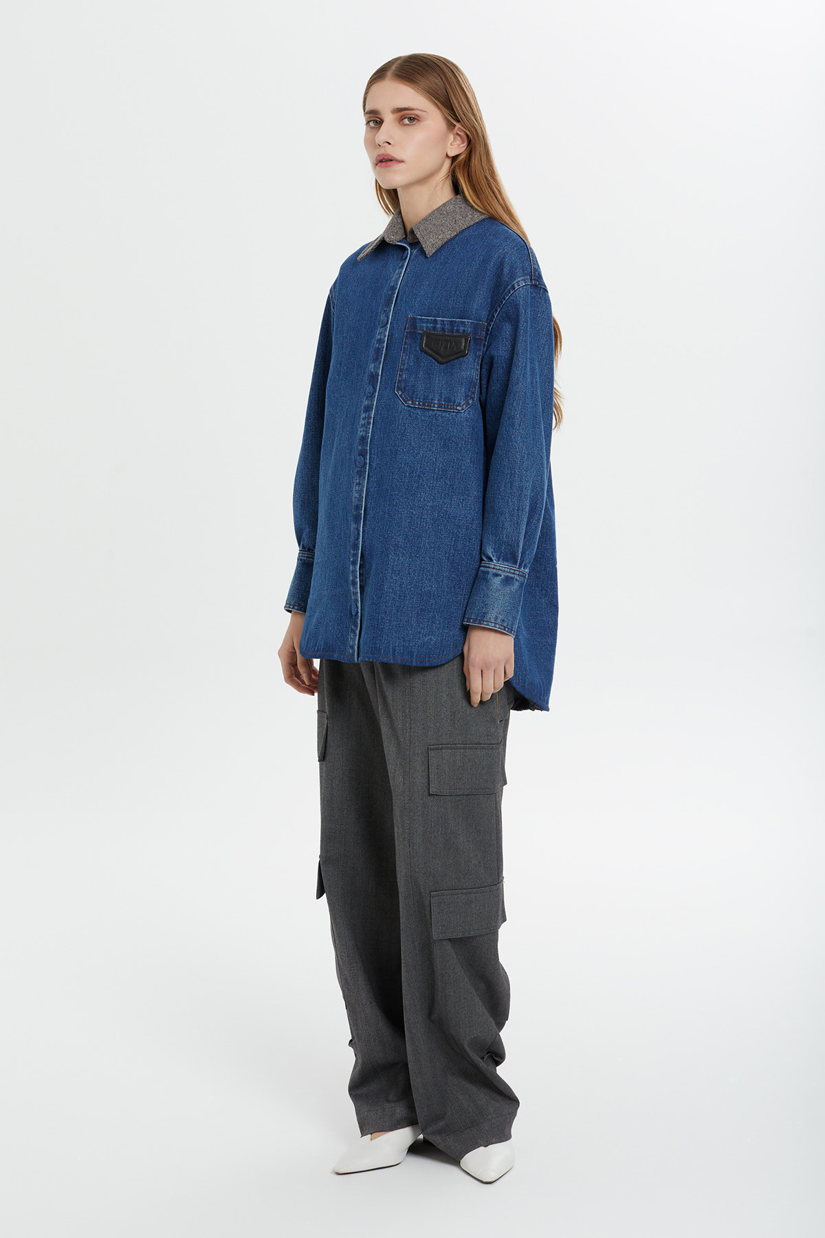 Kontrast Yaka Detaylı Denim Gömlek