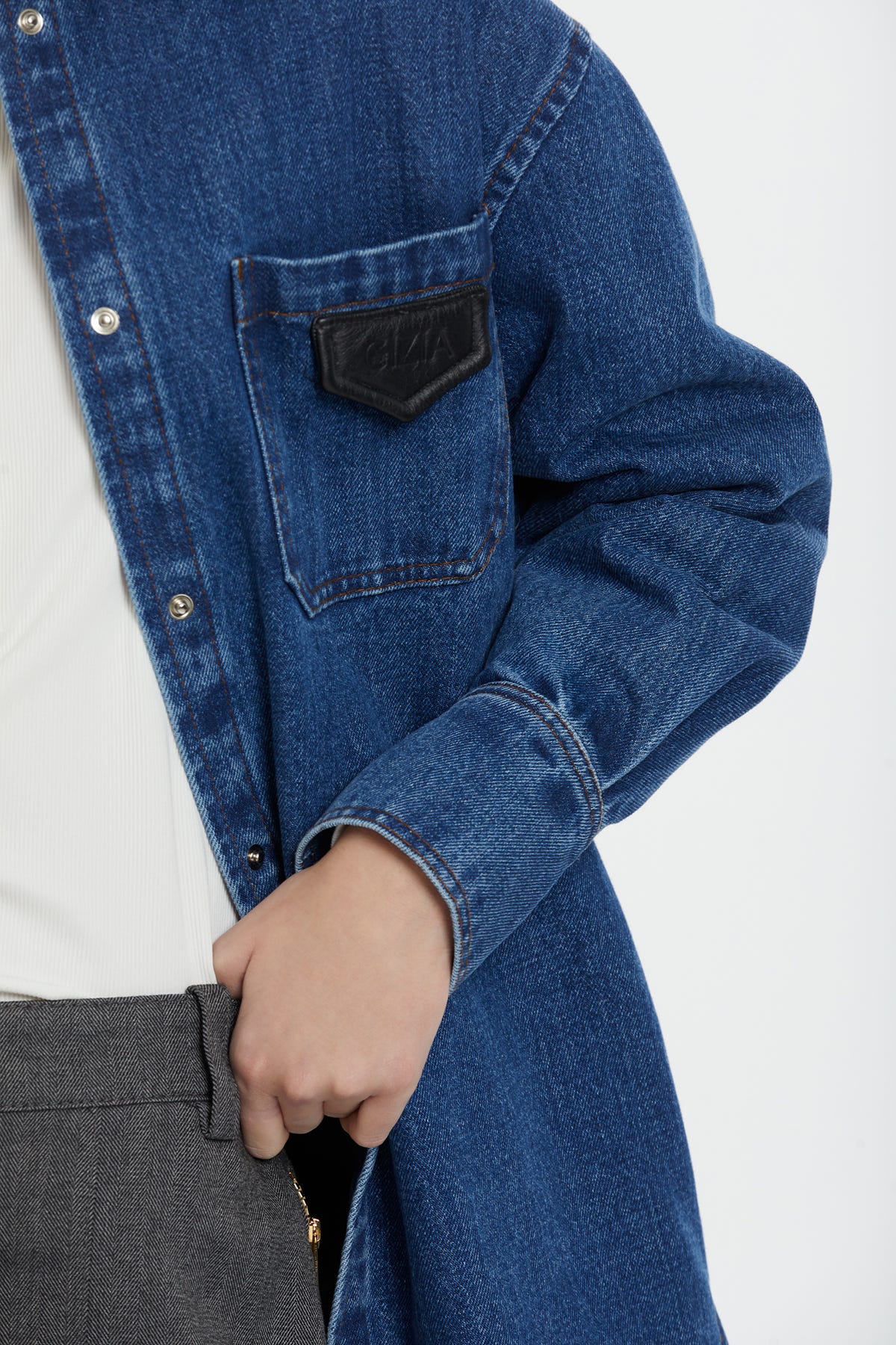 Kontrast Yaka Detaylı Denim Gömlek