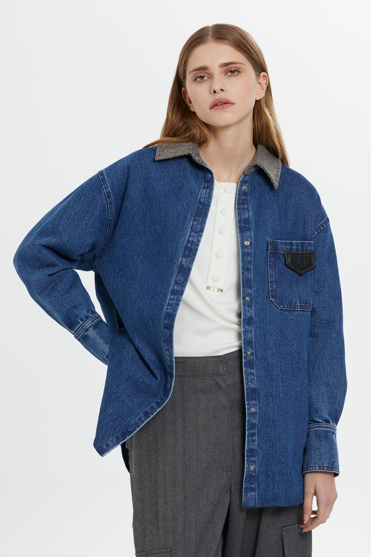 Kontrast Yaka Detaylı Denim Gömlek