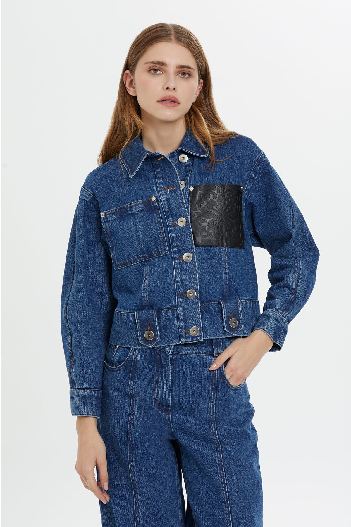 Deri Detaylı Kısa Denim Ceket