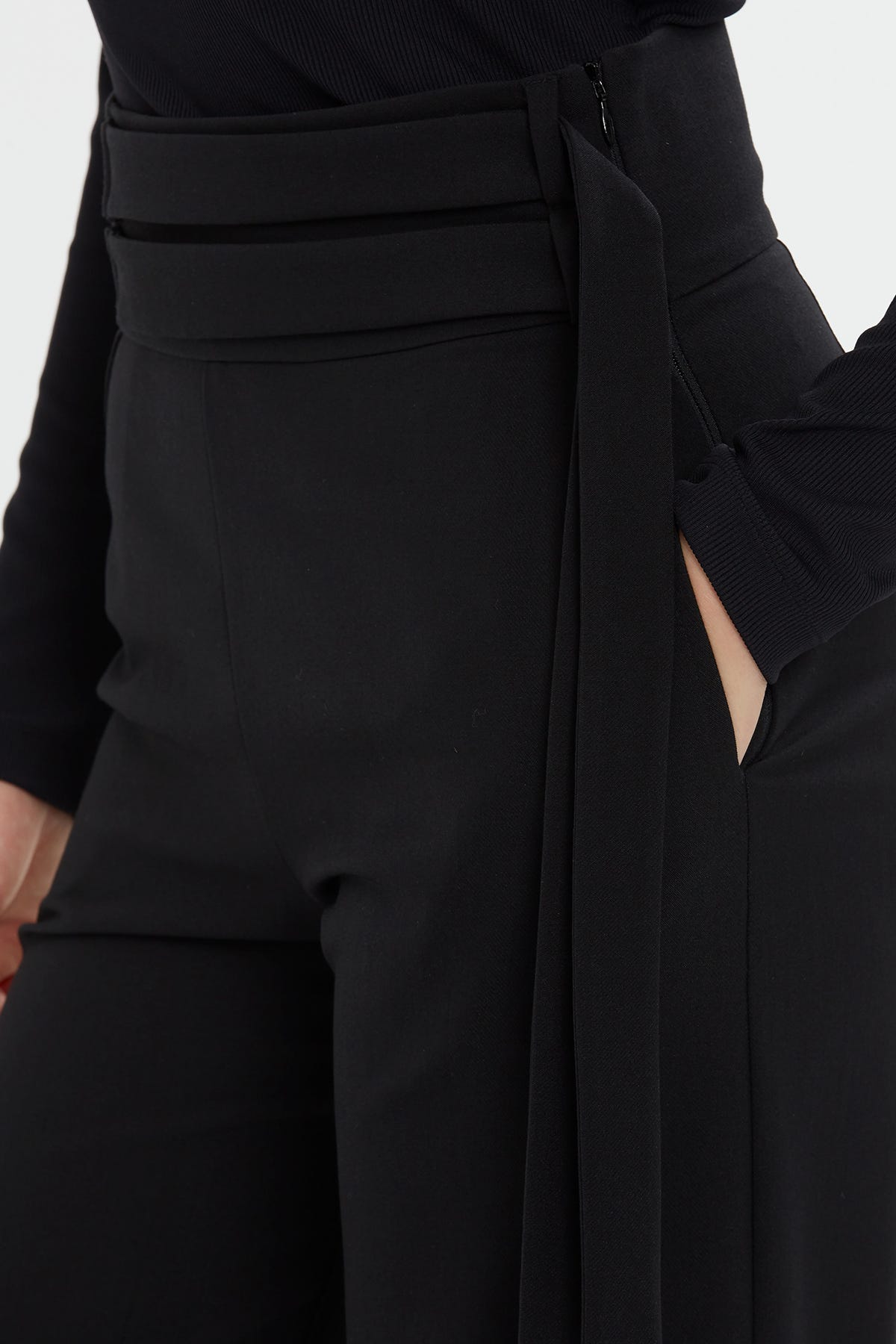 Bel Detaylı Bol Pantolon