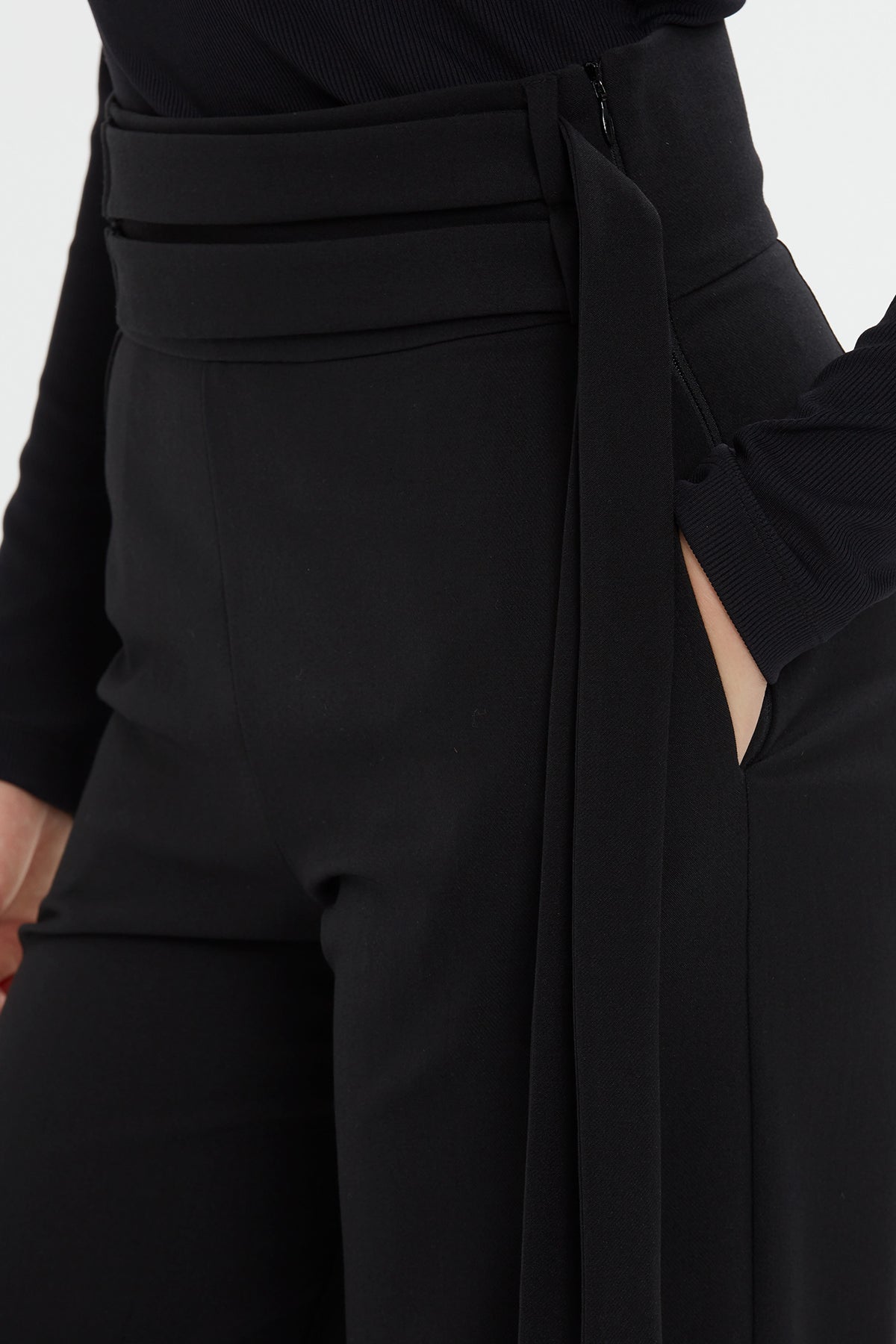 Bel Detaylı Bol Pantolon