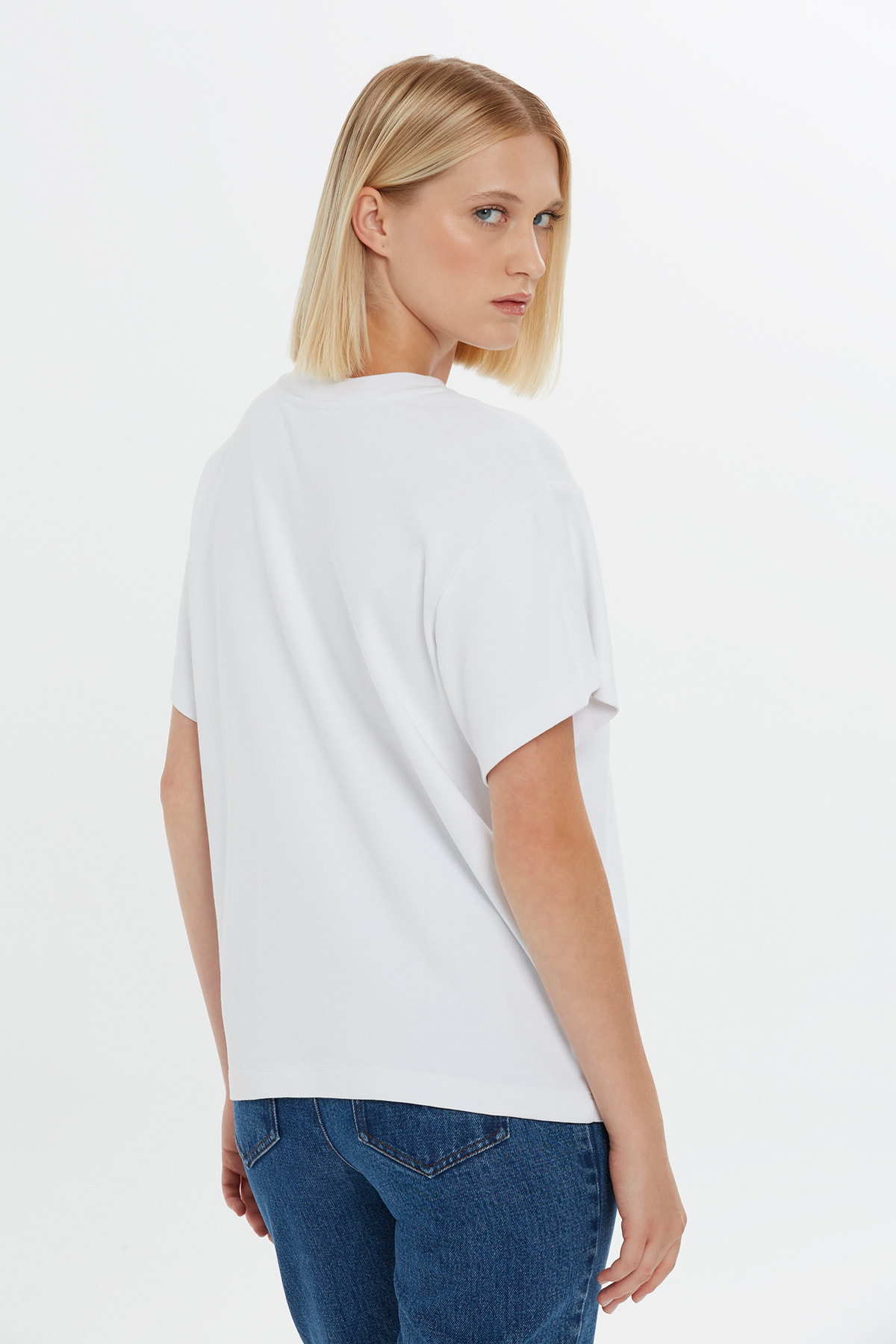 Etiket Ve Nakış Detaylı Kısa Kollu T-shirt