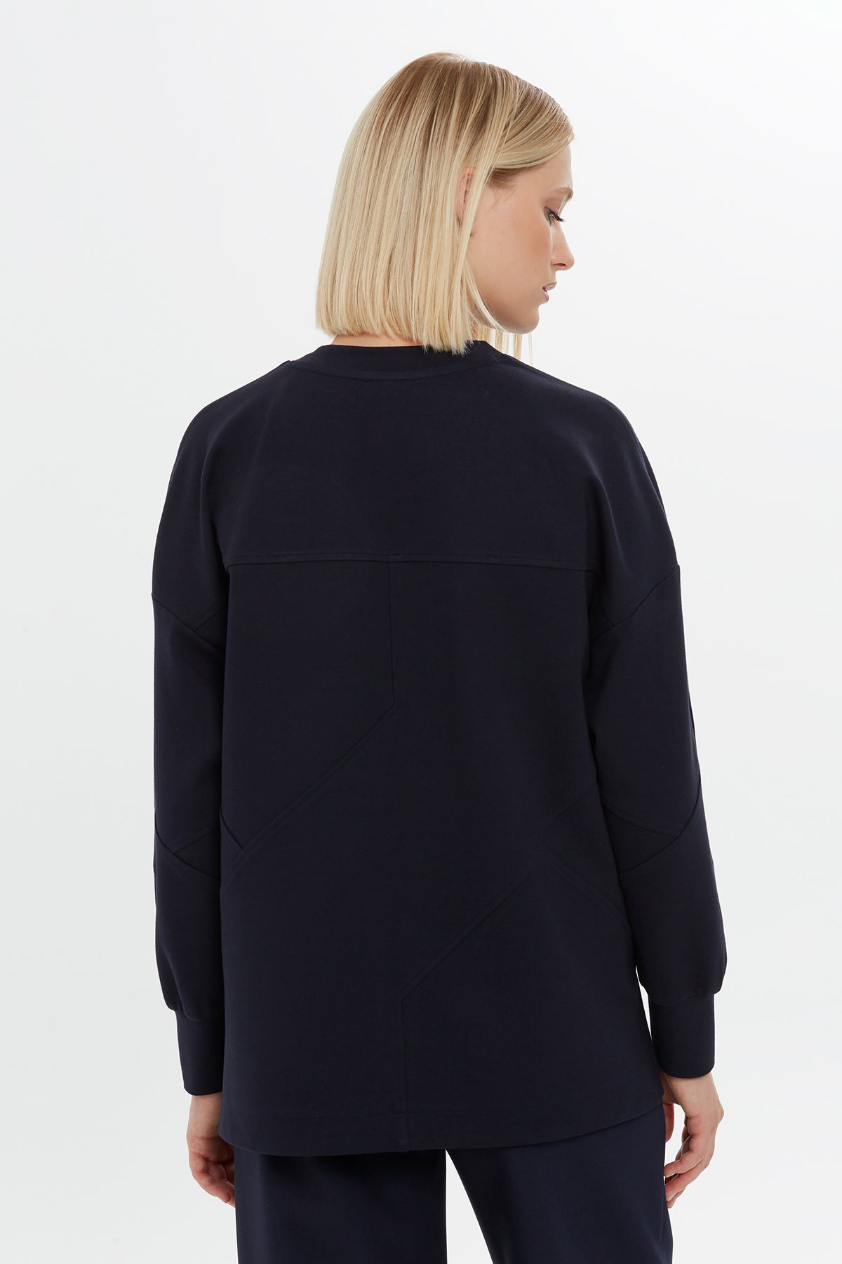 Yuvarlak Yakalı Asimetrik Kesim Sweatshirt