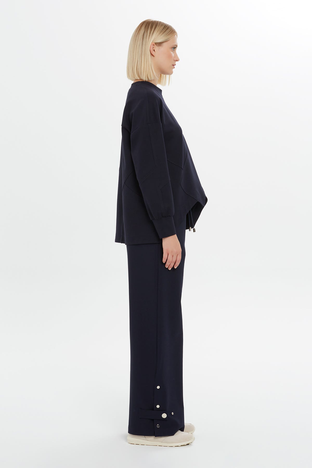 Yuvarlak Yakalı Asimetrik Kesim Sweatshirt