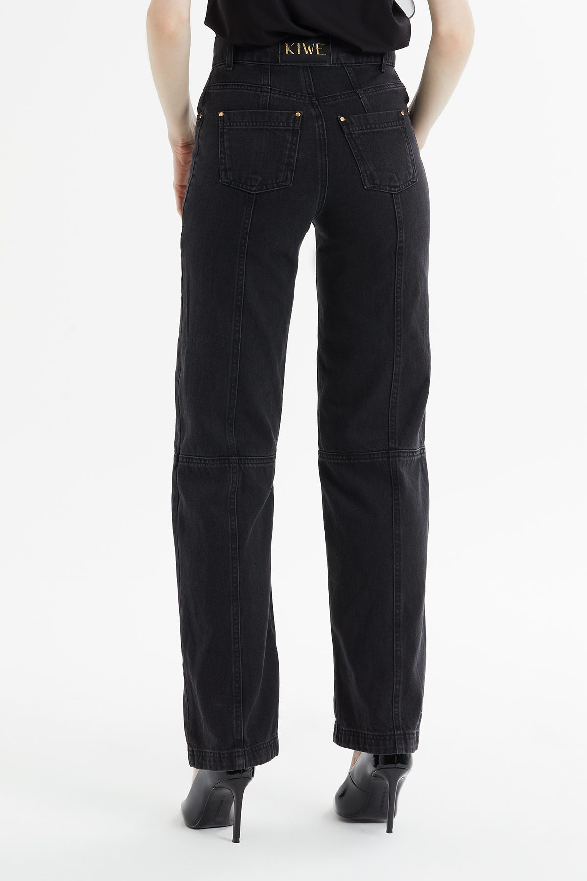 Paçası Düğme Detaylı Jean Pantolon