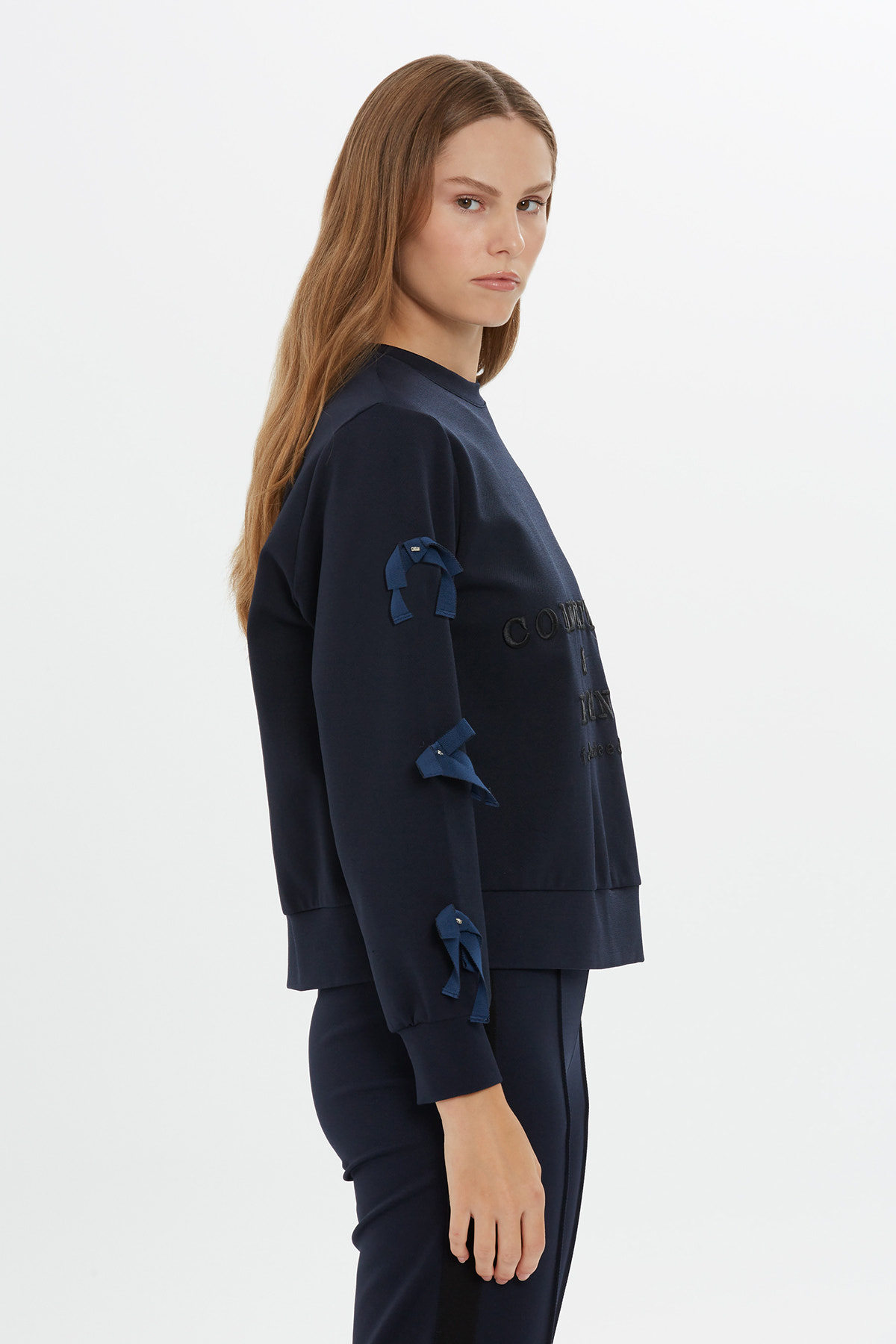 Kurdele Detaylı Yazı Baskılı Sweatshirt