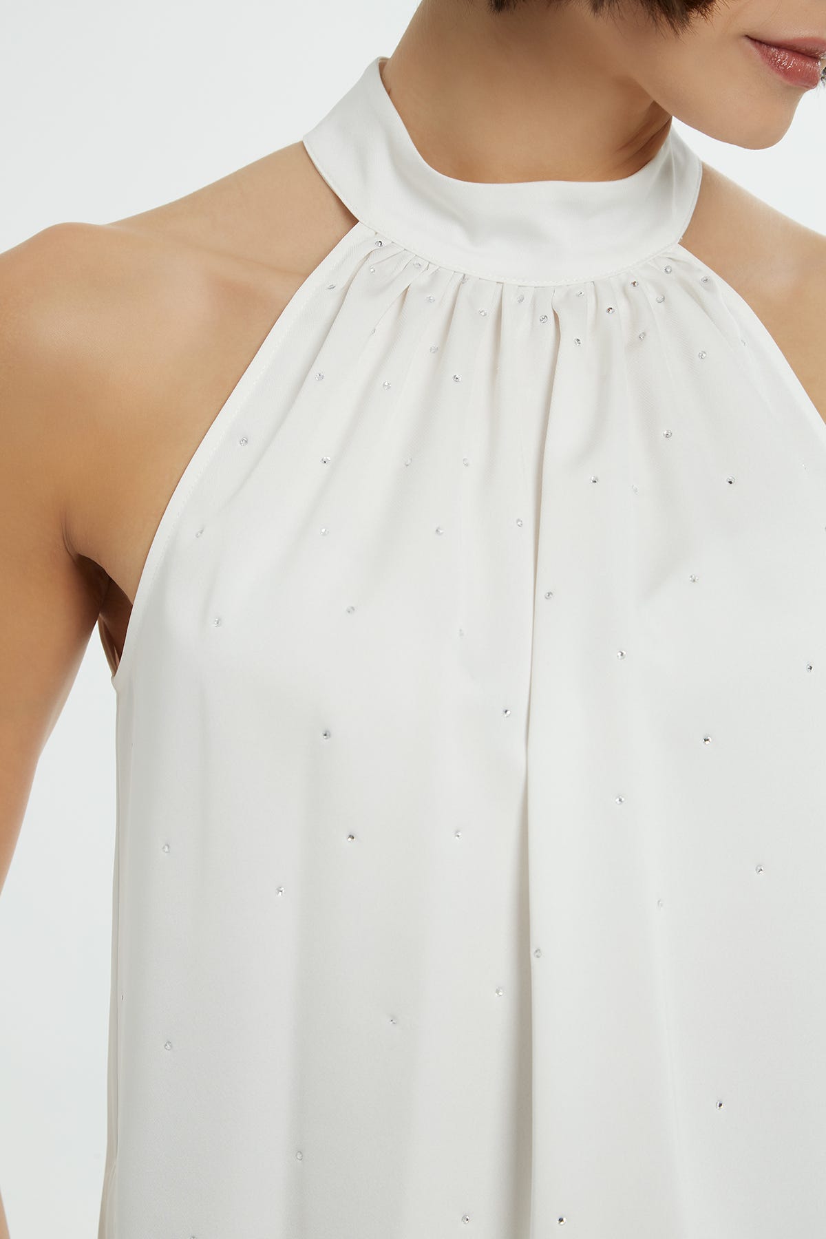 Halter Yakalı Yanları Yırtmaçlı Saten Bluz