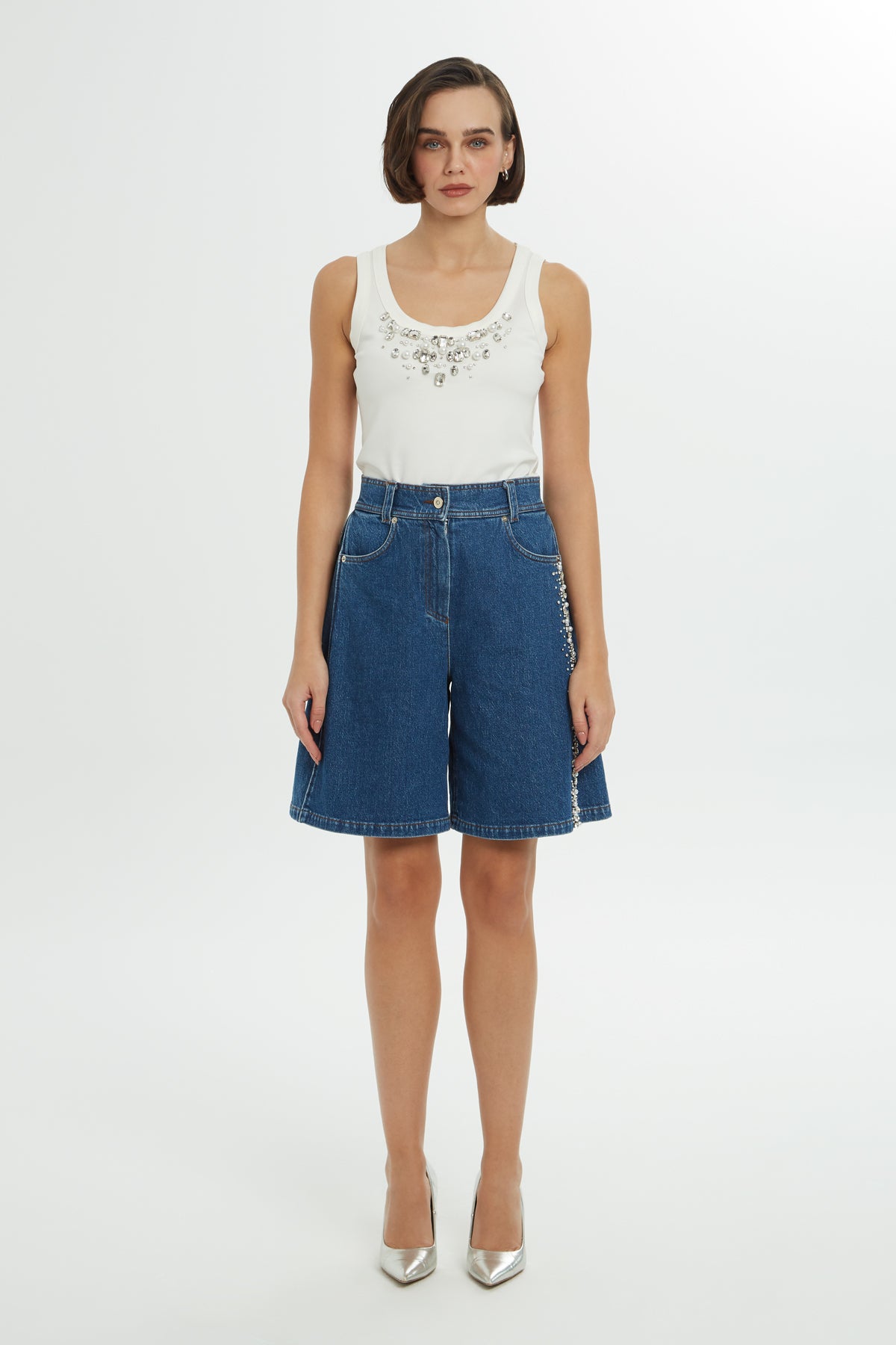 İşleme Detaylı Denim Şort