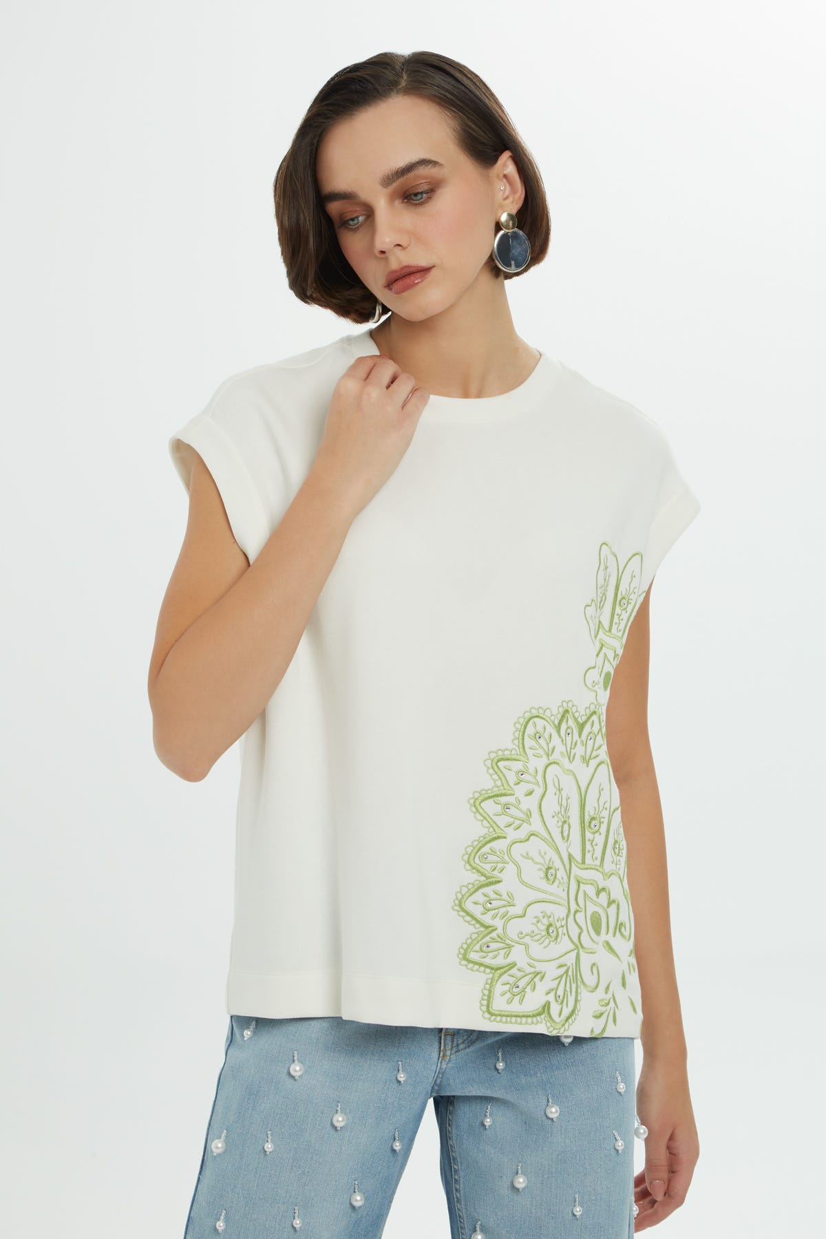 Ön Beden Nakışlı Ve Baskılı T-shirt