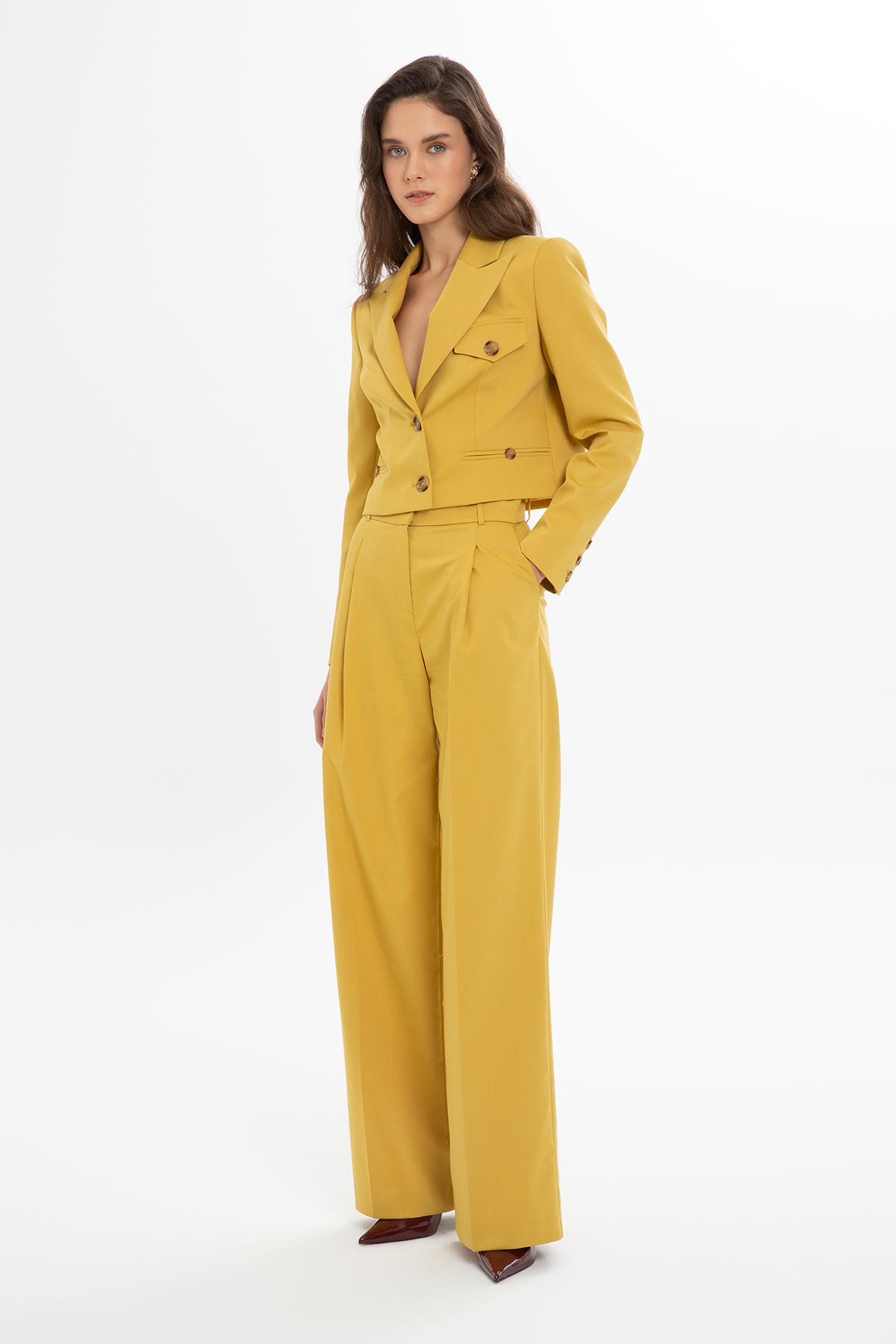 Crop Ceket Ve Geniş Paça Pantolonlu Takım