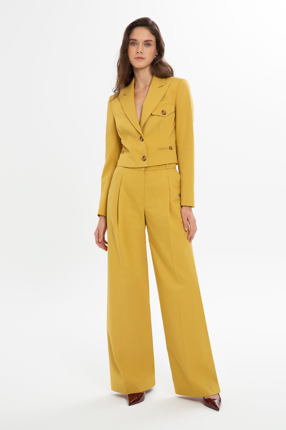 Crop Ceket Ve Geniş Paça Pantolonlu Takım