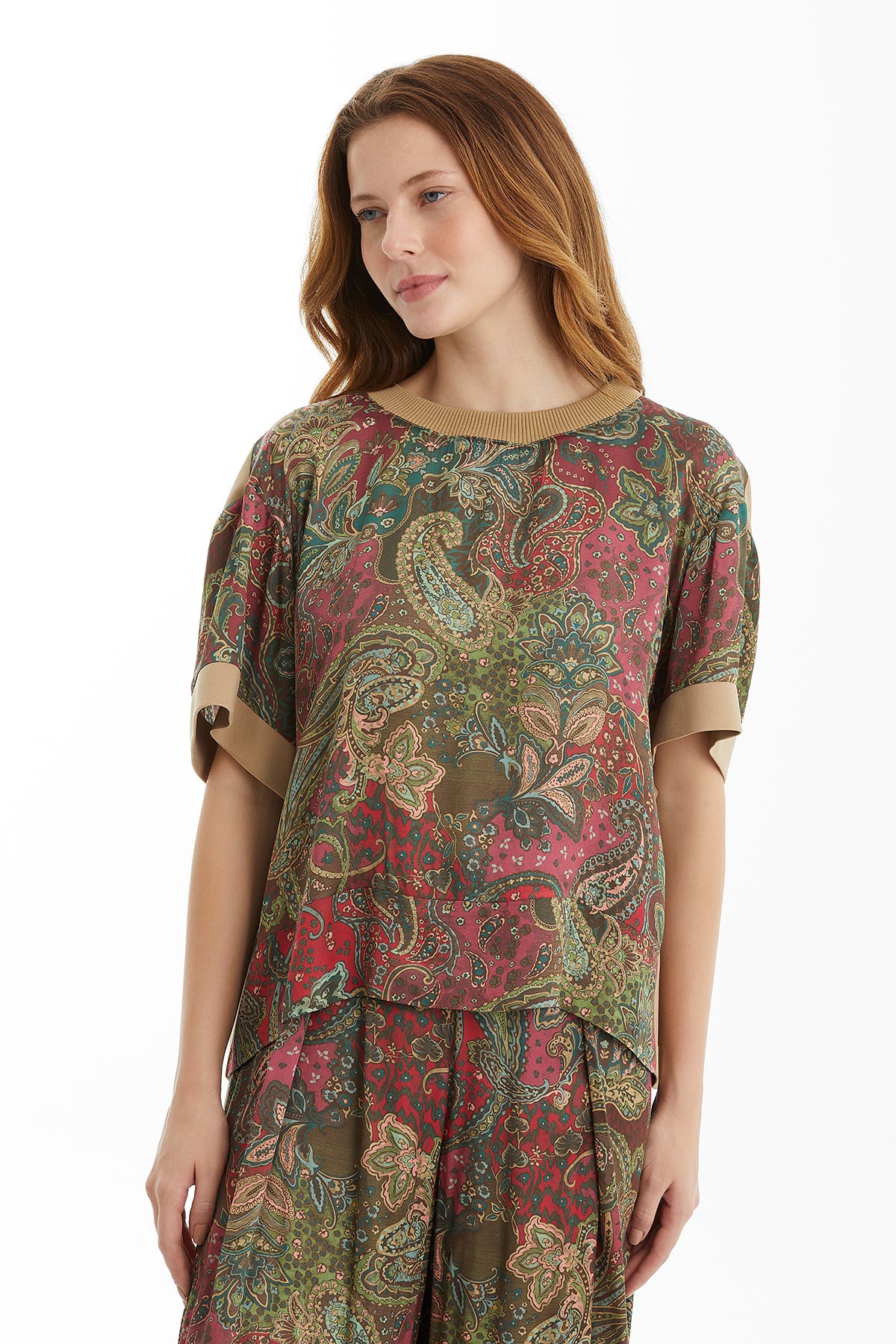 Önü Ve Kolları Desenli T-Shirt