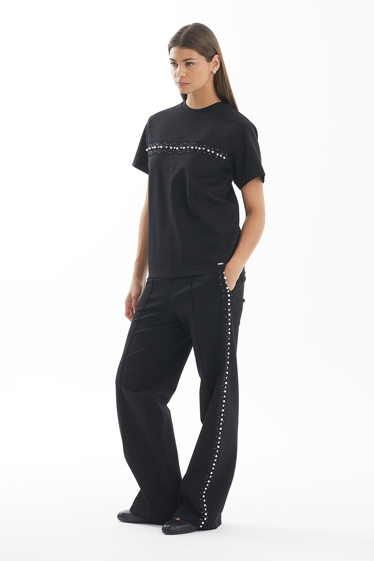 Önü Taş Ve İşleme Detaylı Siyah T-Shirt