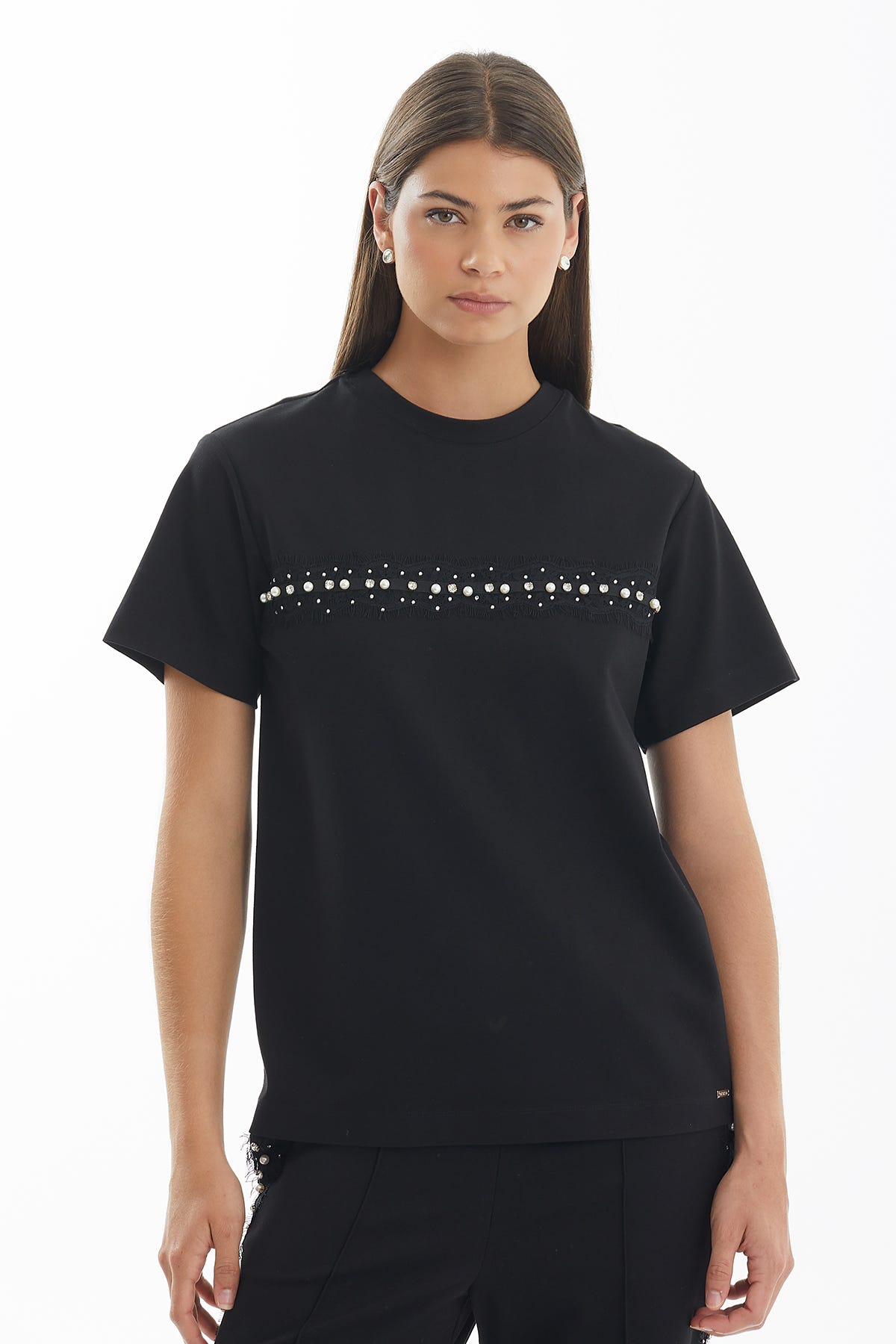 Önü Taş Ve İşleme Detaylı Siyah T-Shirt