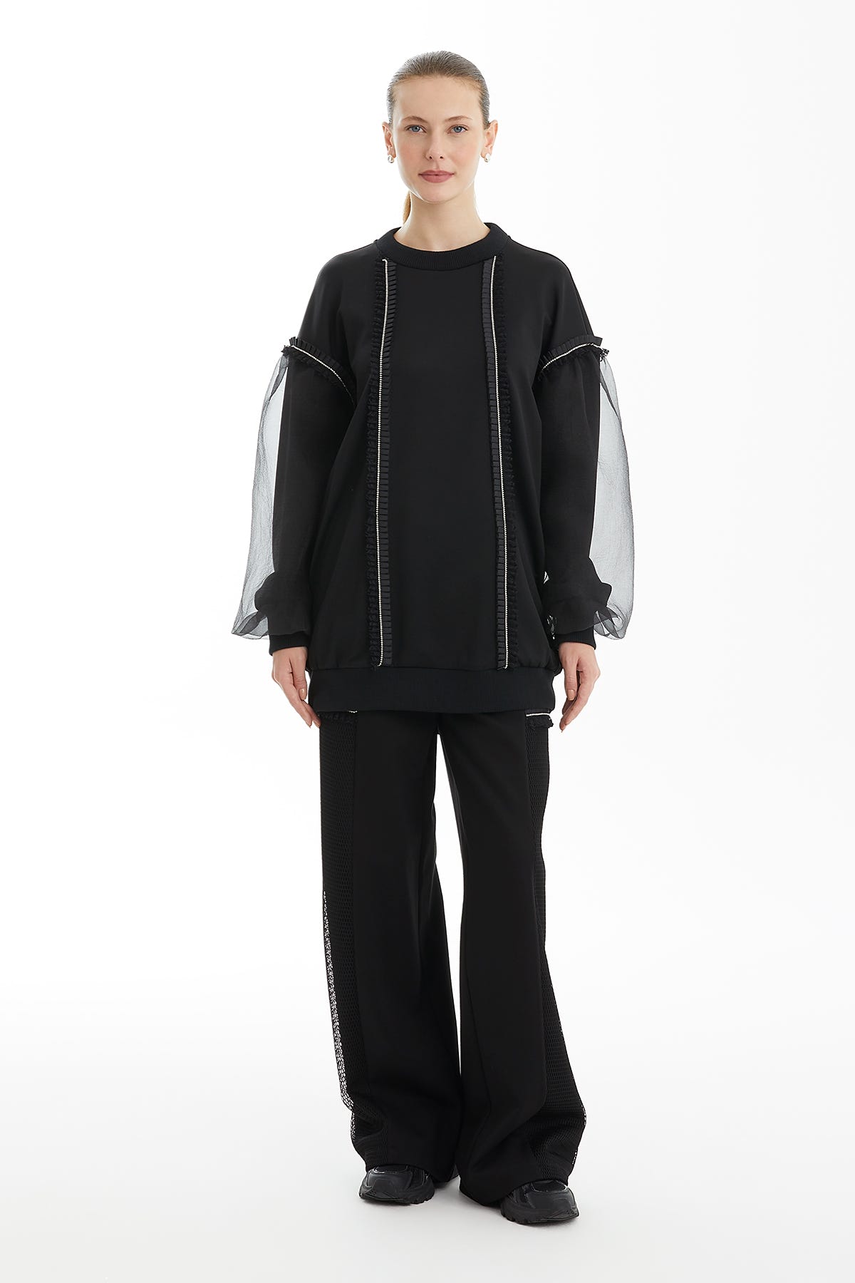 Taşlı Şerit Aksesuarlı Organze Detaylı Siyah Sweatshirt