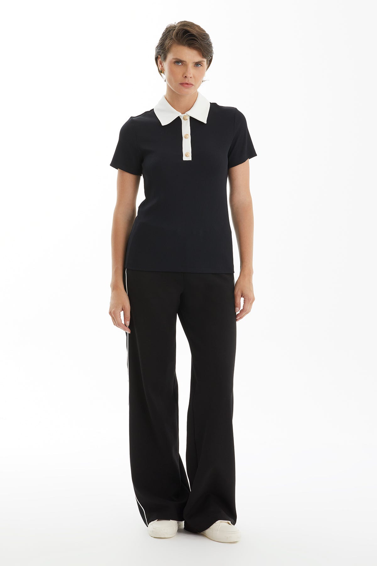 Polo Yakalı Çıtçıt Detaylı Siyah T-Shirt