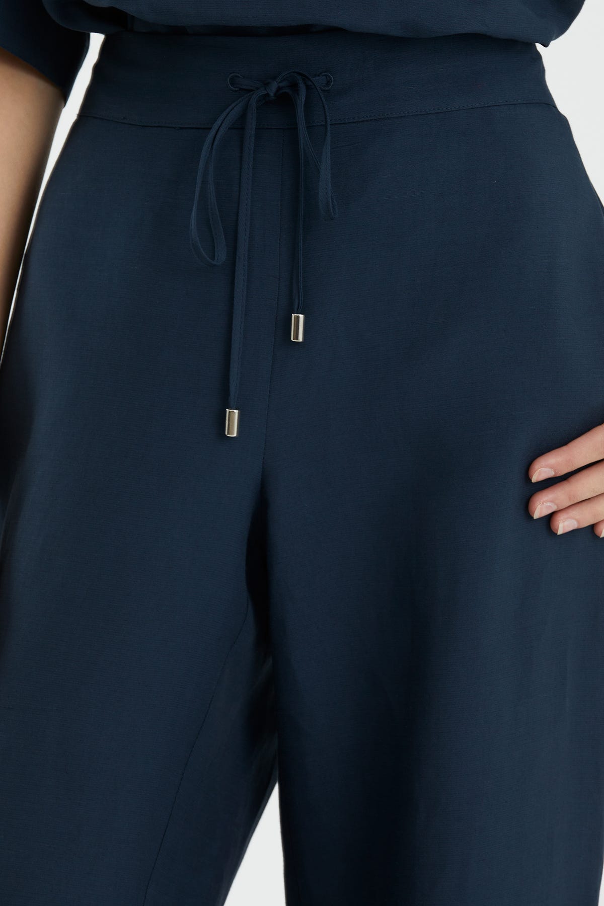 Bol Paça Bağlamalı Lacivert Pantolon