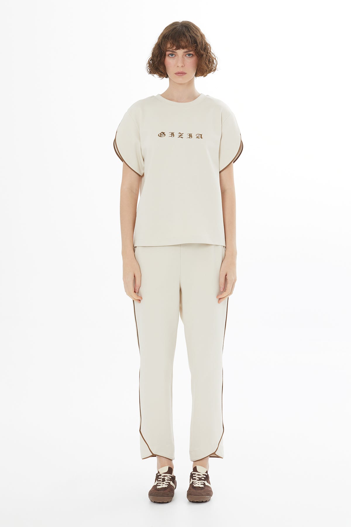 Nakış Ve İşleme Detaylı Bej T-Shirt