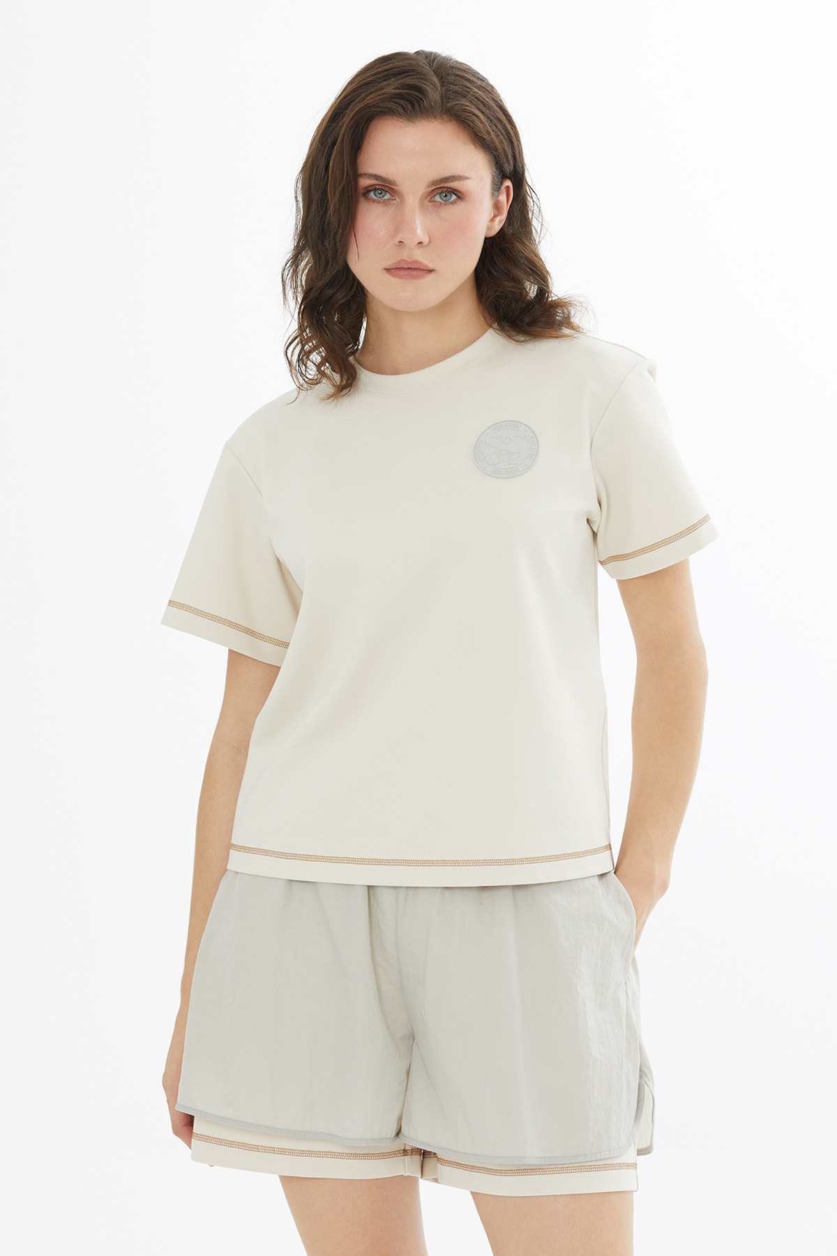 Etiket Detaylı Karyoka Dikişli Bej T-Shirt
