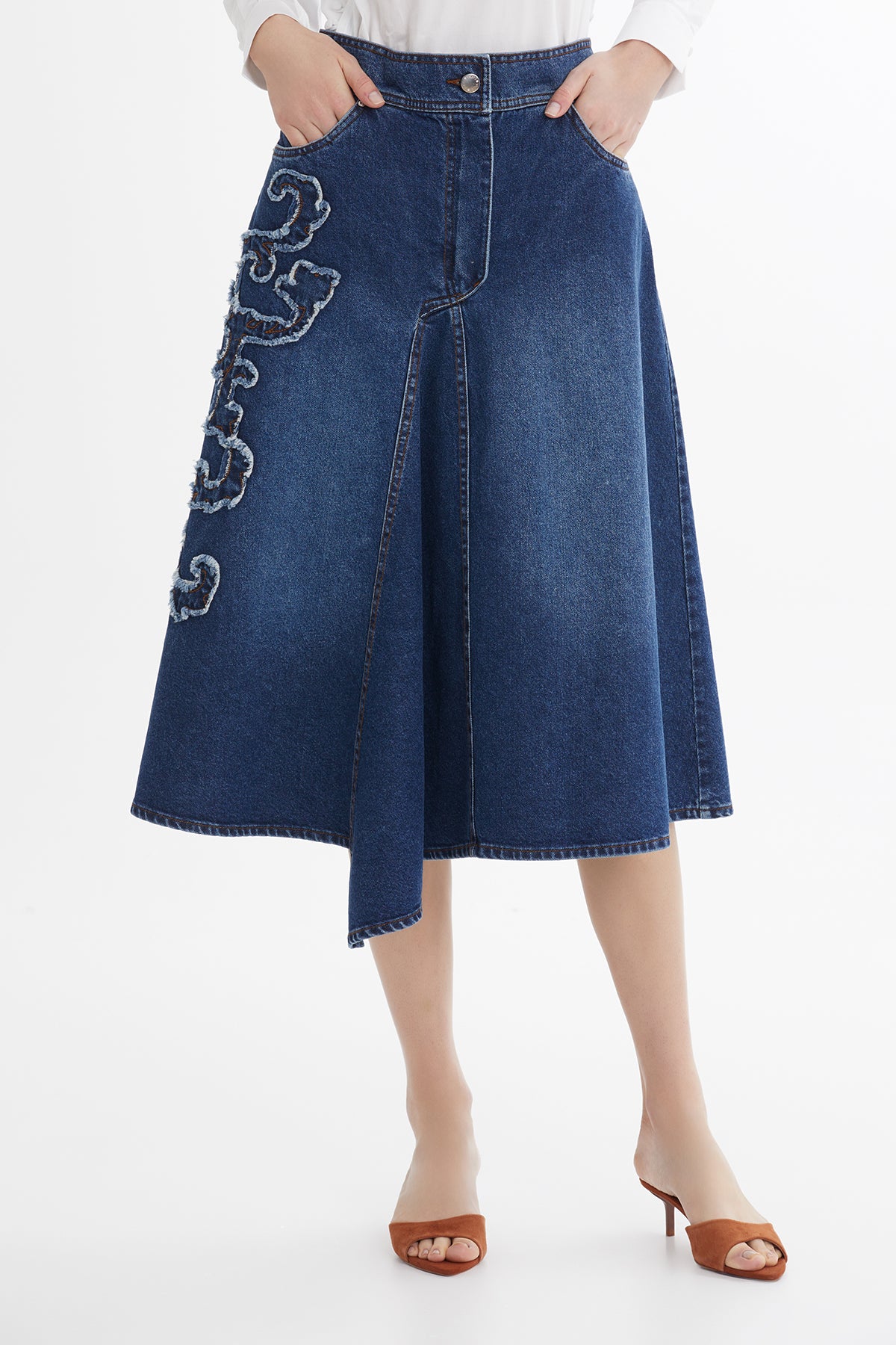 Nakış Detaylı Mavi Denim Etek