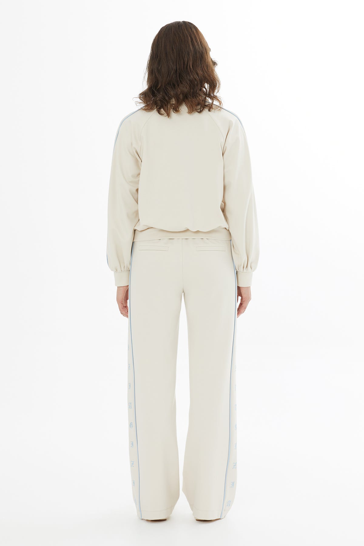 Kolları Nakışlı Bej Eşofman Üstü