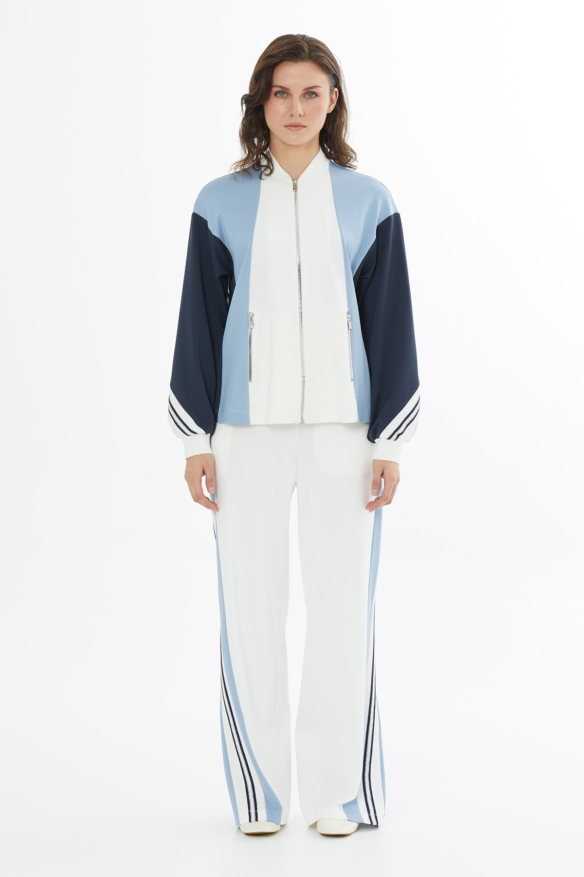 Şerit Triko Detaylı Ekru Eşofman Üstü