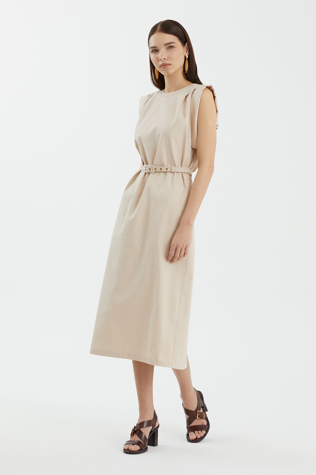 Kolsuz Düz Kesim Bej Elbise