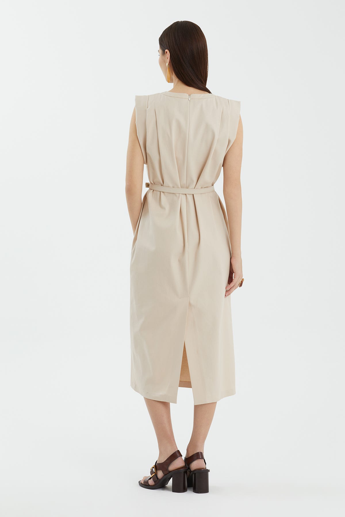 Kolsuz Düz Kesim Bej Elbise