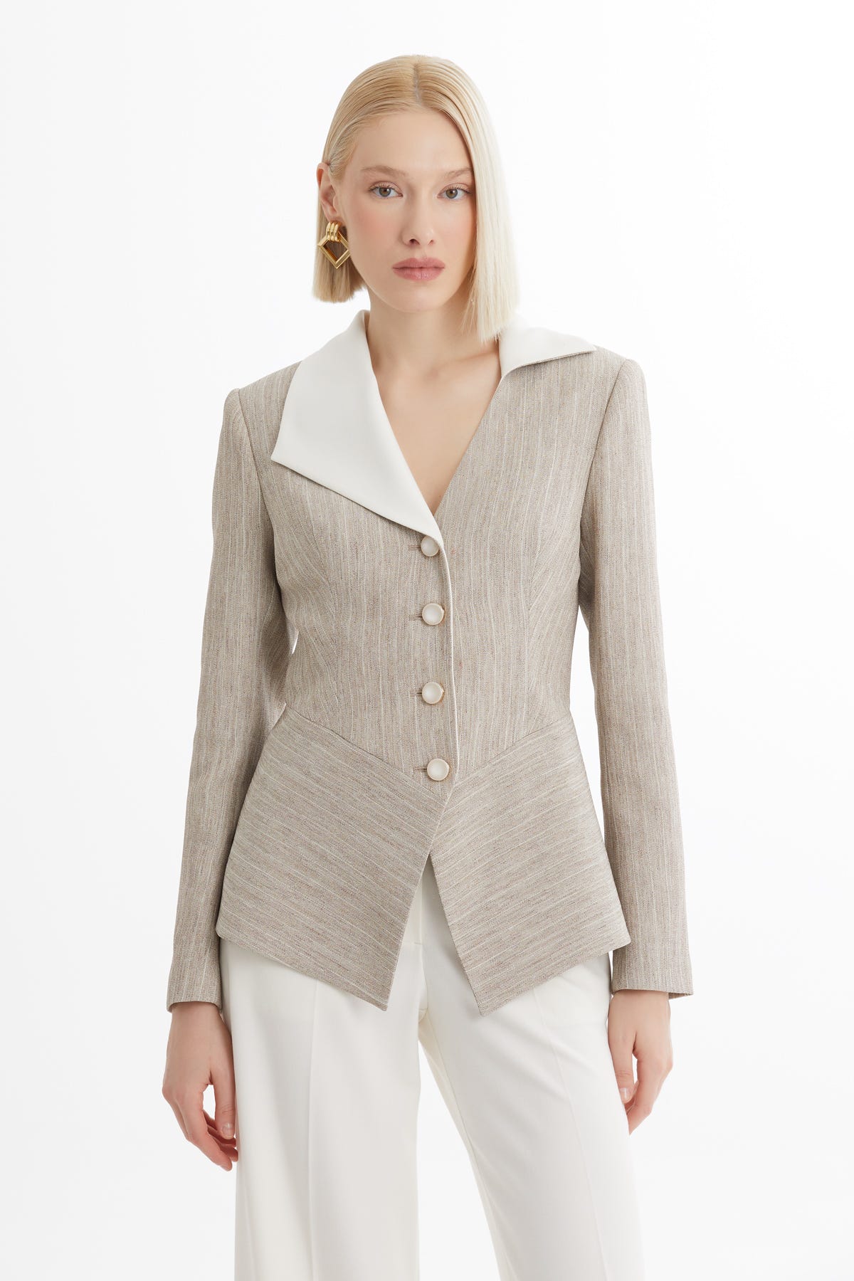Asimetrik Kesim Bej Blazer Takım