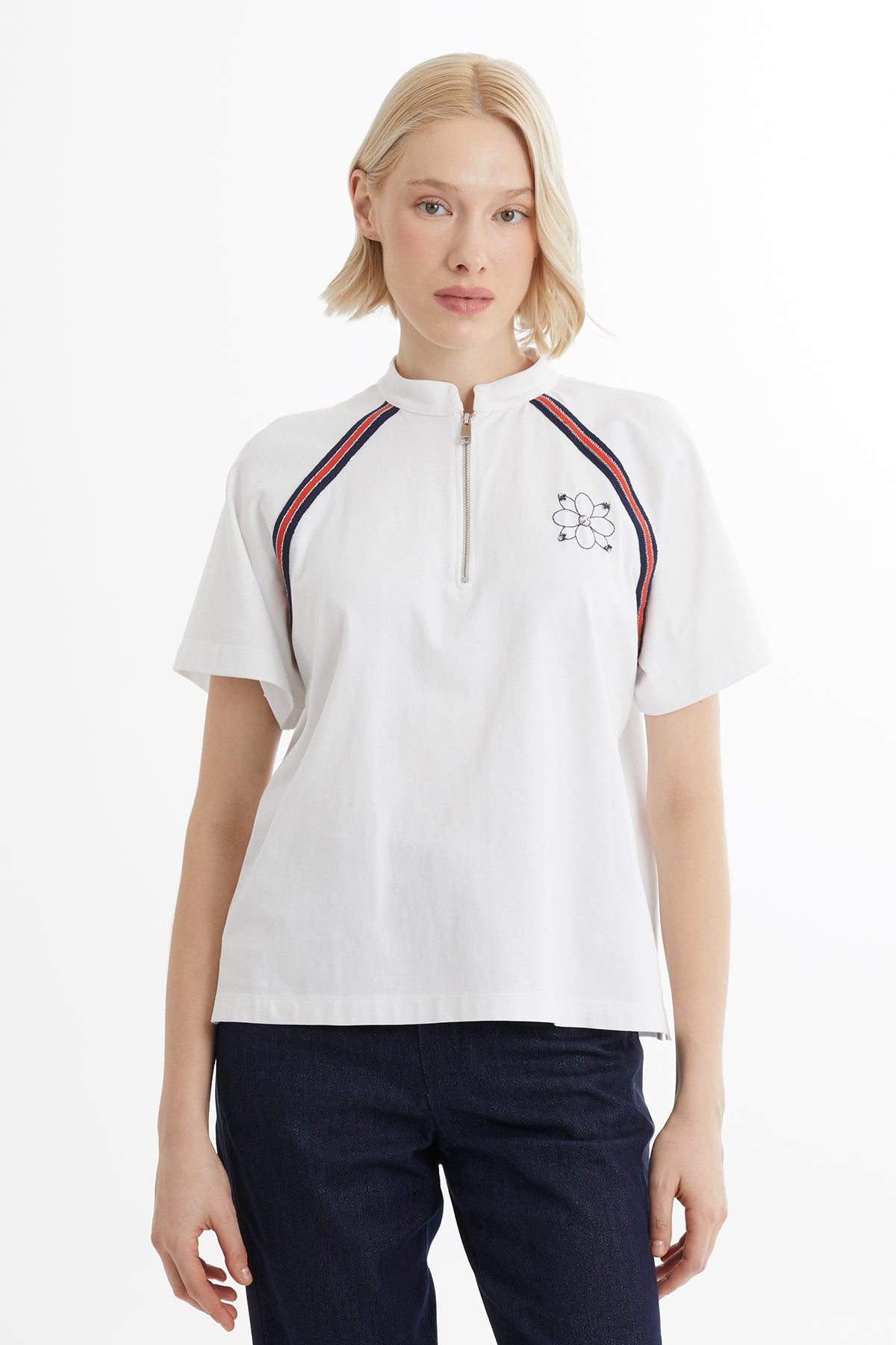 Trikolu Nakış Ve İşlemeli Fermuarlı Beyaz T-Shirt