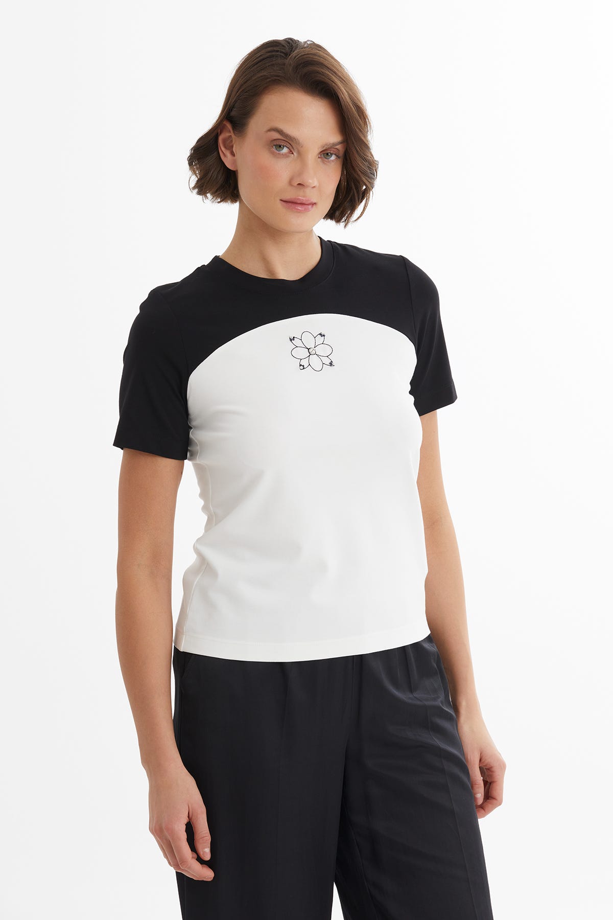 Nakış Ve İşlemeli Ekru T-Shirt