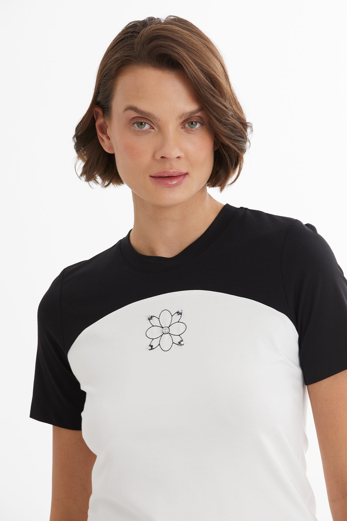 Nakış Ve İşlemeli Ekru T-Shirt
