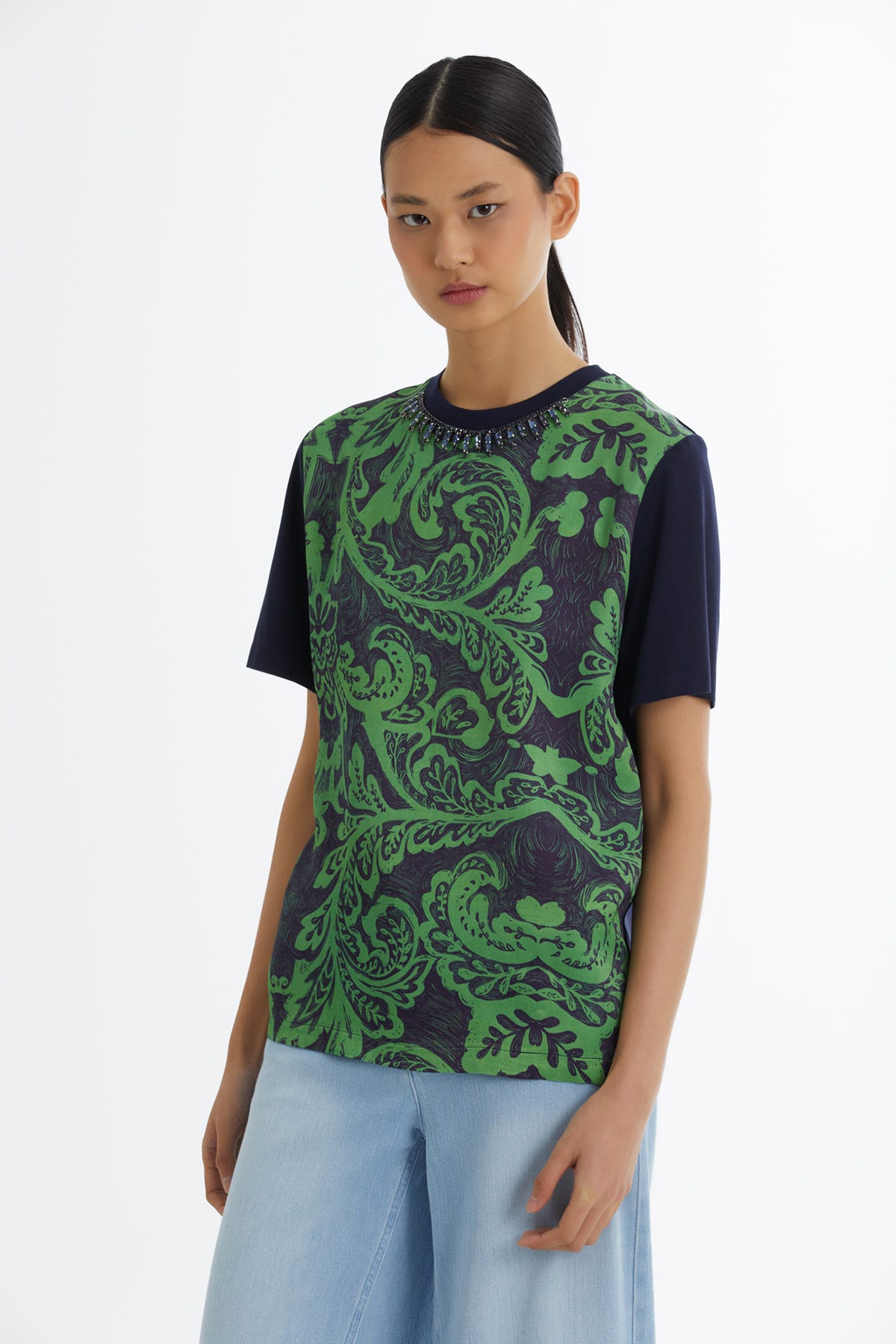 Desenli Kolye Aksesuarlı Yeşil T-Shirt